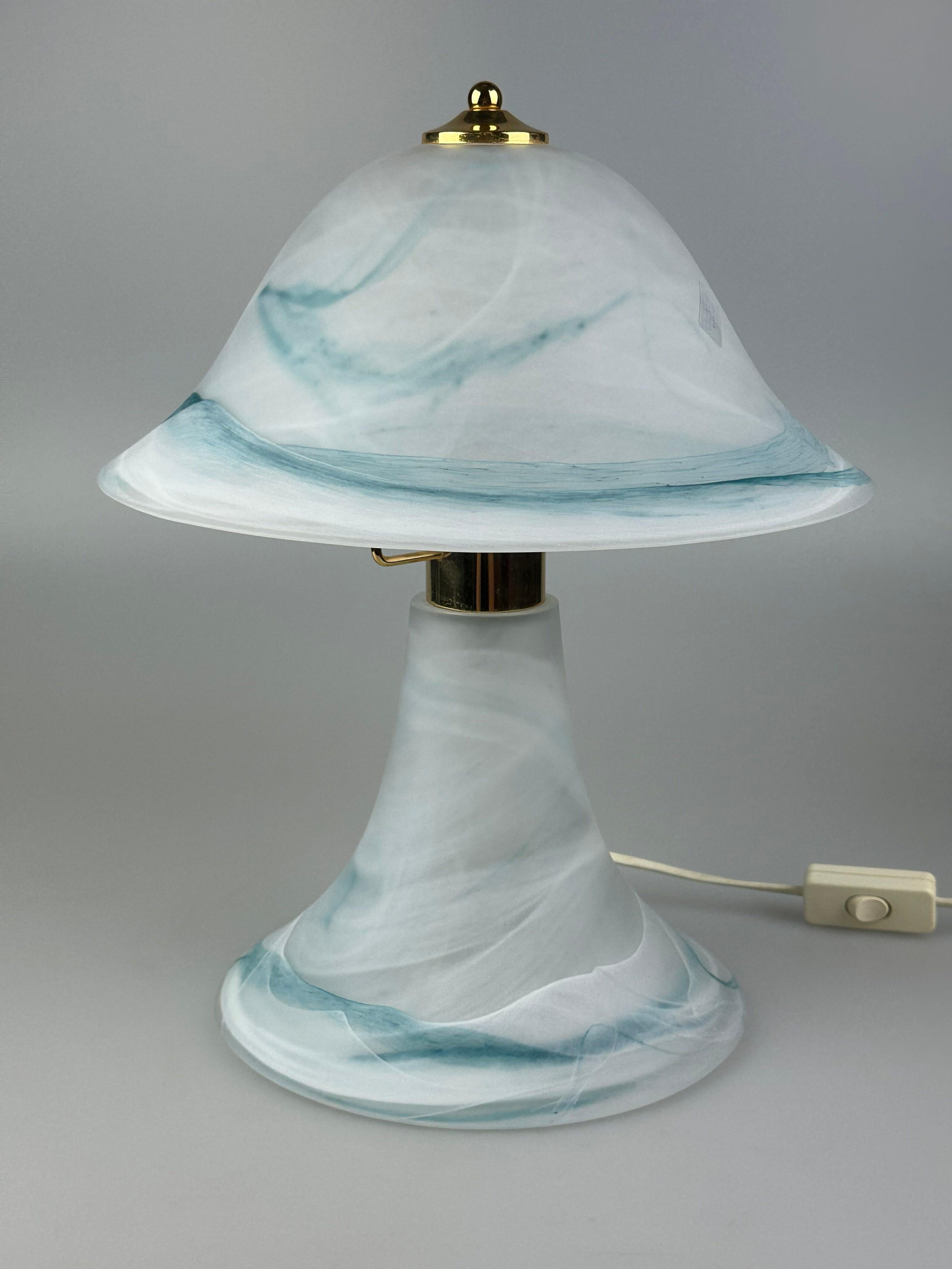 60s 70s lámpara de mesa lámpara de mesa de cristal de Murano Artistica Lampadari Italia 

Objeto: lámpara de mesa

Fabricante: Artistica Lampadari SNC

Estado: bueno

Edad: alrededor de 1960-1970

Dimensiones:

Diámetro = 31 cm
Altura = 38 cm

Otros
