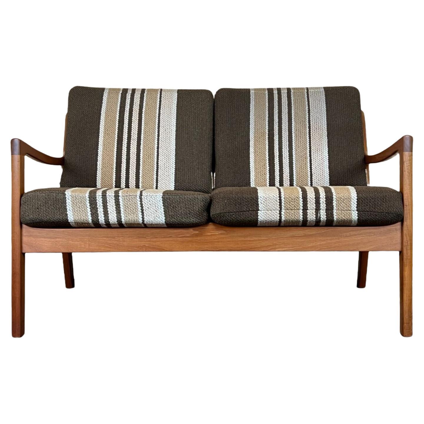 60er 70er Jahre Teakholz-Sofa mit 2 Sitzen Ole Wanscher Cado France & Son Dänisches Design