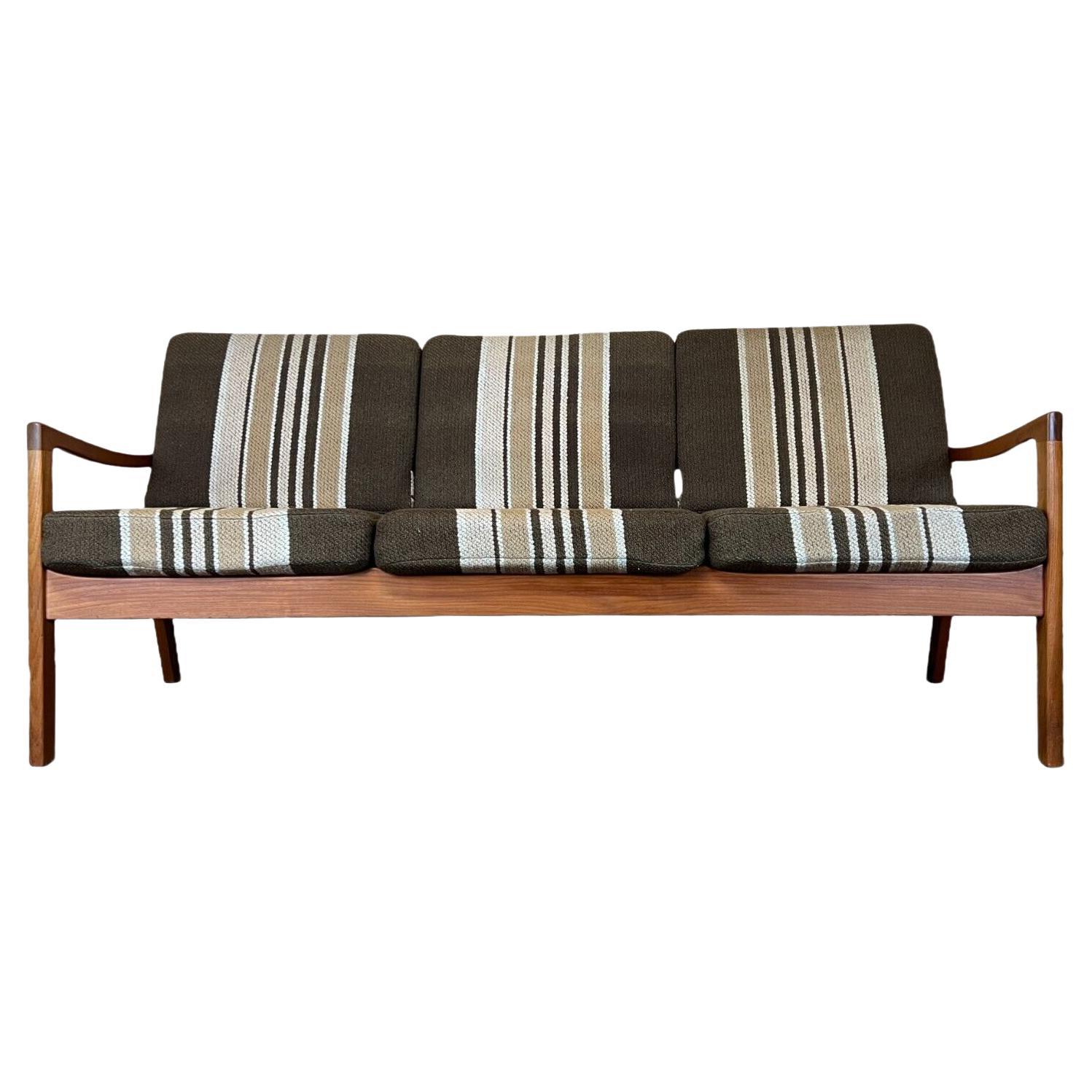 60er 70er Jahre Teakholz 3-sitzige Sofa-Kommode Ole Wanscher Cado France & Sohn Dänisches Design im Angebot