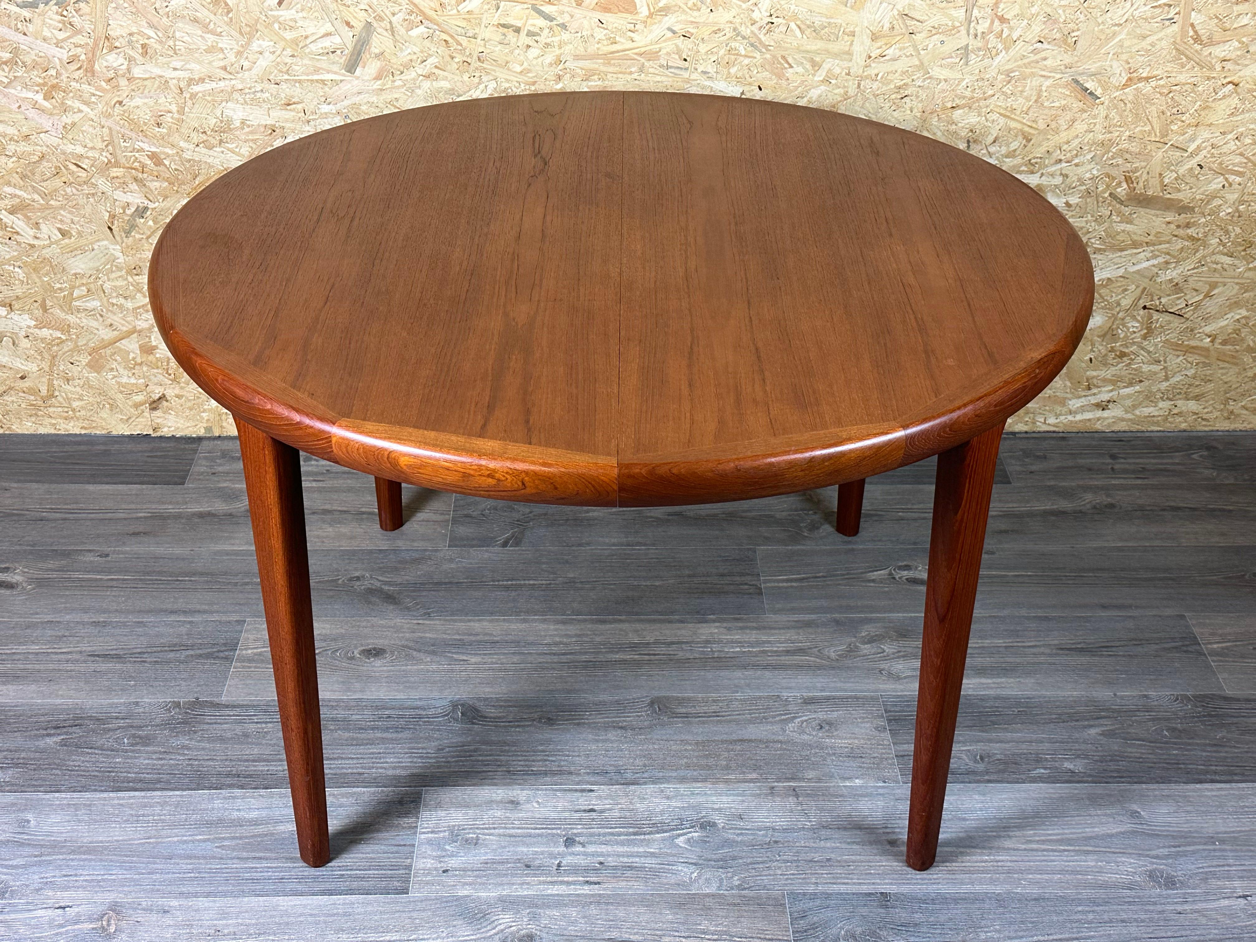 60s 70s Table de salle à manger en teck Danish Modern Design Made in Denmark

Objet : table de salle à manger / table de salle à manger

Fabricant : inconnu

Condit : bon - vintage

Âge : environ 1960-1970

Dimensions :

Diamètre = 120 cm
Hauteur =
