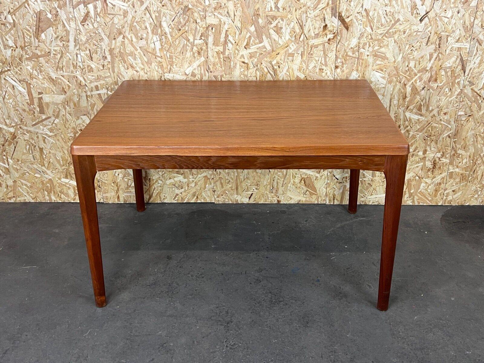 Danois Table de salle à manger en teck Table de salle à manger Henning Kjaernulf Design danois, années 1960-1970 en vente