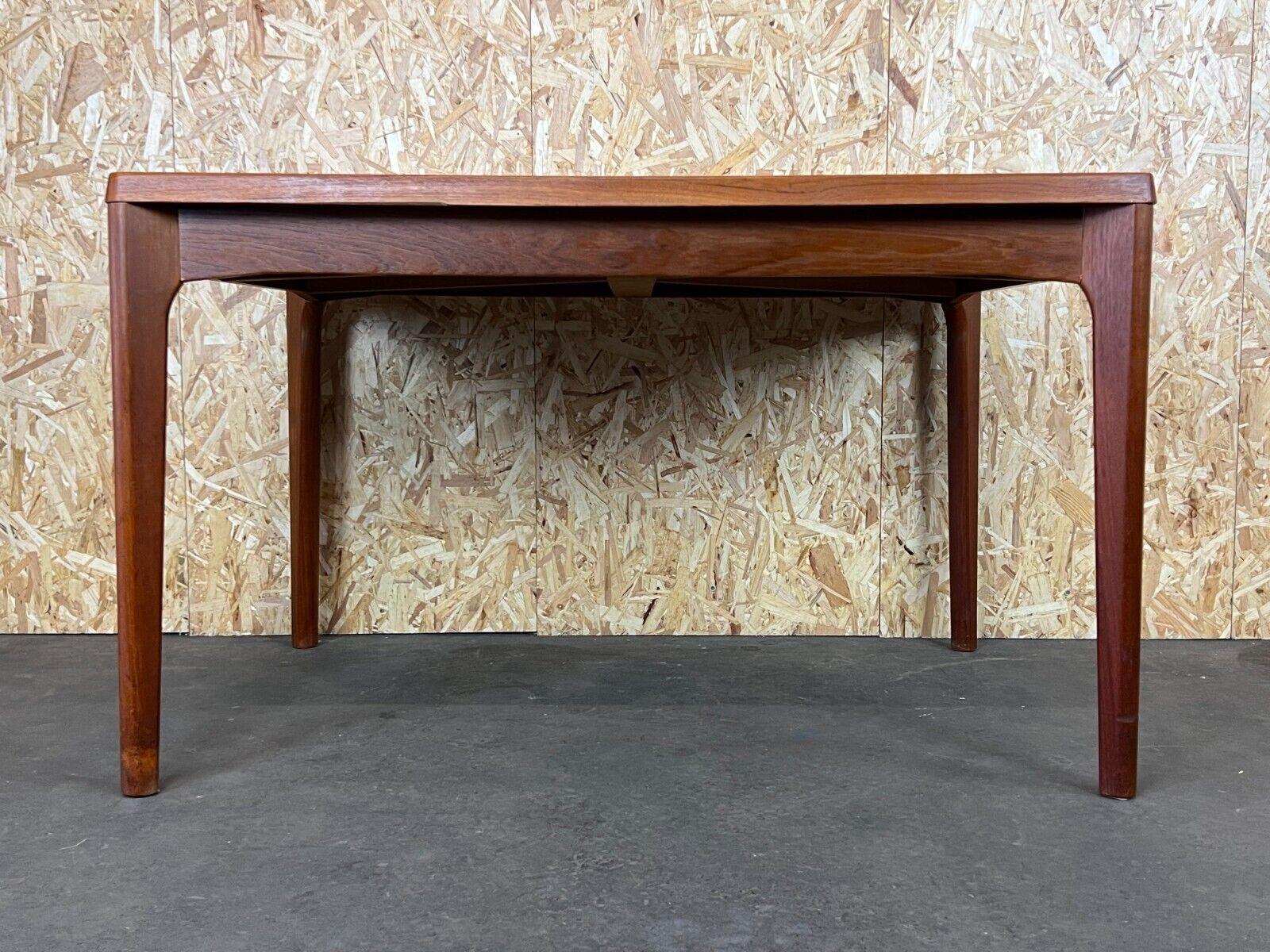 Table de salle à manger en teck Table de salle à manger Henning Kjaernulf Design danois, années 1960-1970 Bon état - En vente à Neuenkirchen, NI