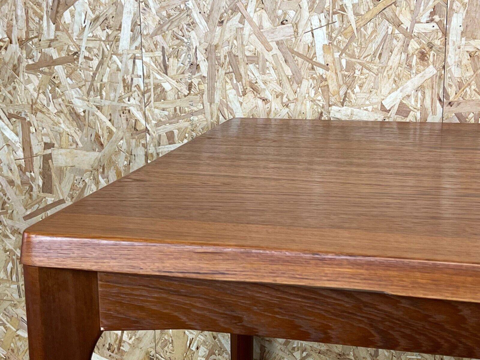 Table de salle à manger en teck Table de salle à manger Henning Kjaernulf Design danois, années 1960-1970 en vente 1