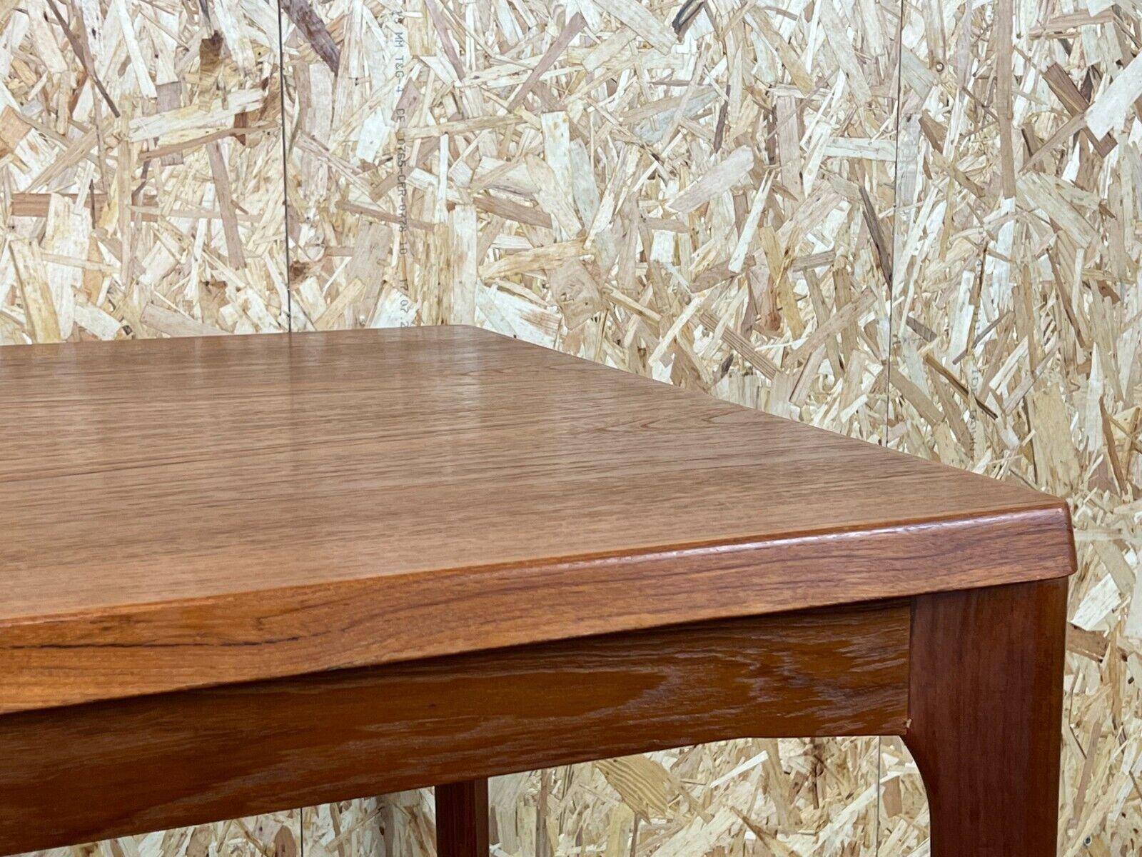 Table de salle à manger en teck Table de salle à manger Henning Kjaernulf Design danois, années 1960-1970 en vente 2