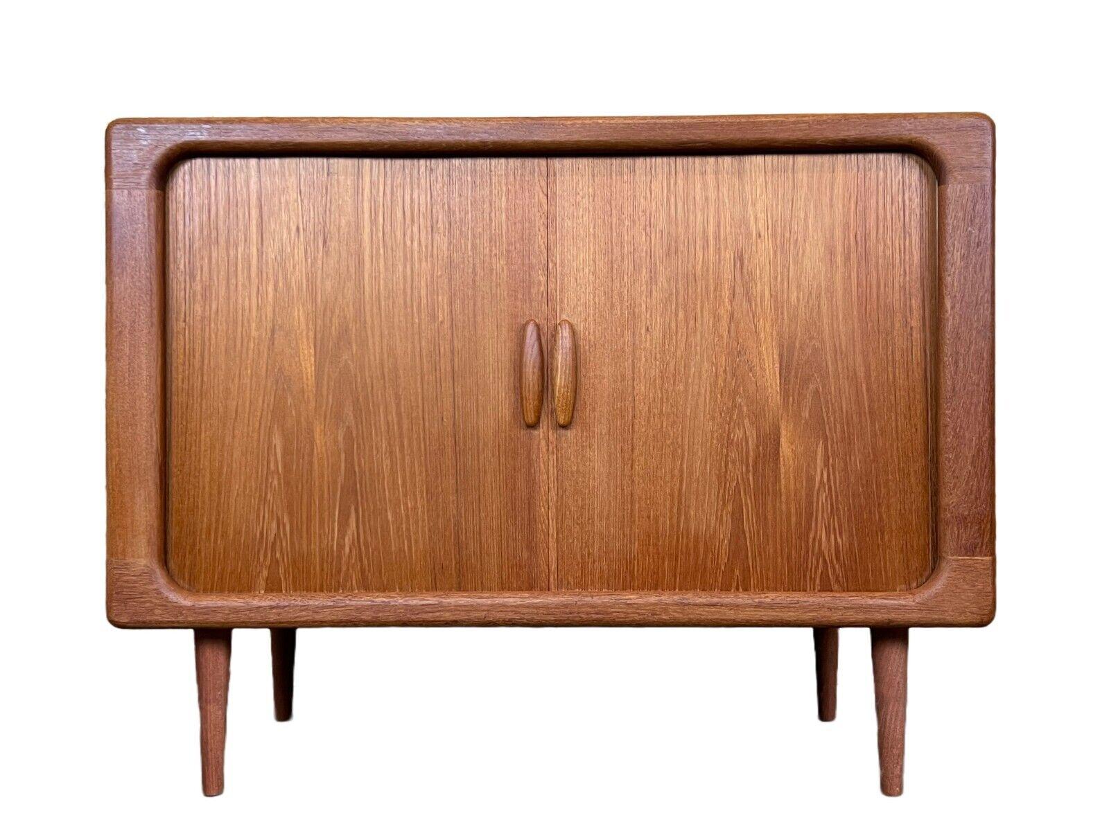 1960s-1970s teak Dyrlund sideboard Credenza cabinet Danish Modern Design

Object: sideboard

Manufacturer: Dyrlund

Condition: good

Age: around 1960-1970

Dimensions:

Width = 102cm
Depth = 52cm
Height = 80cm

Other notes:

The