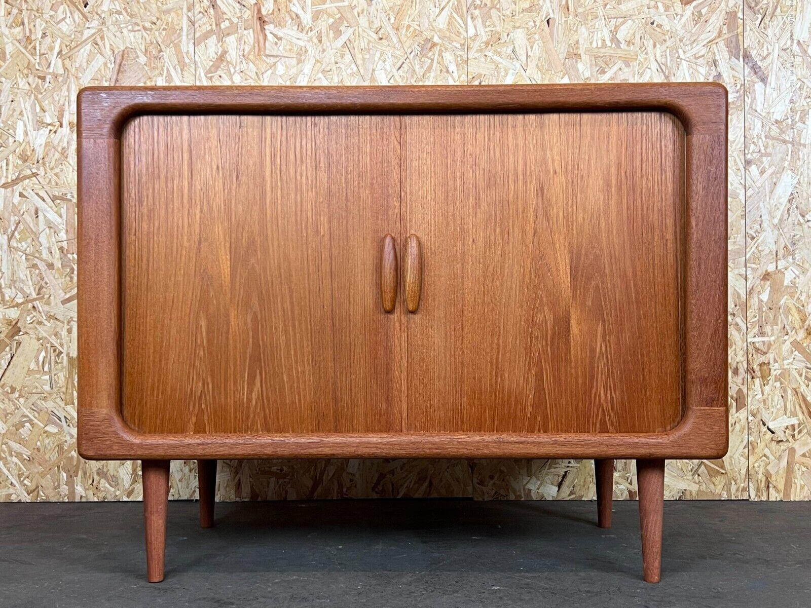1960s-1970s Teak Dyrlund Sideboard Credenza Cabinet Danish Modern Design In Good Condition In Neuenkirchen, NI