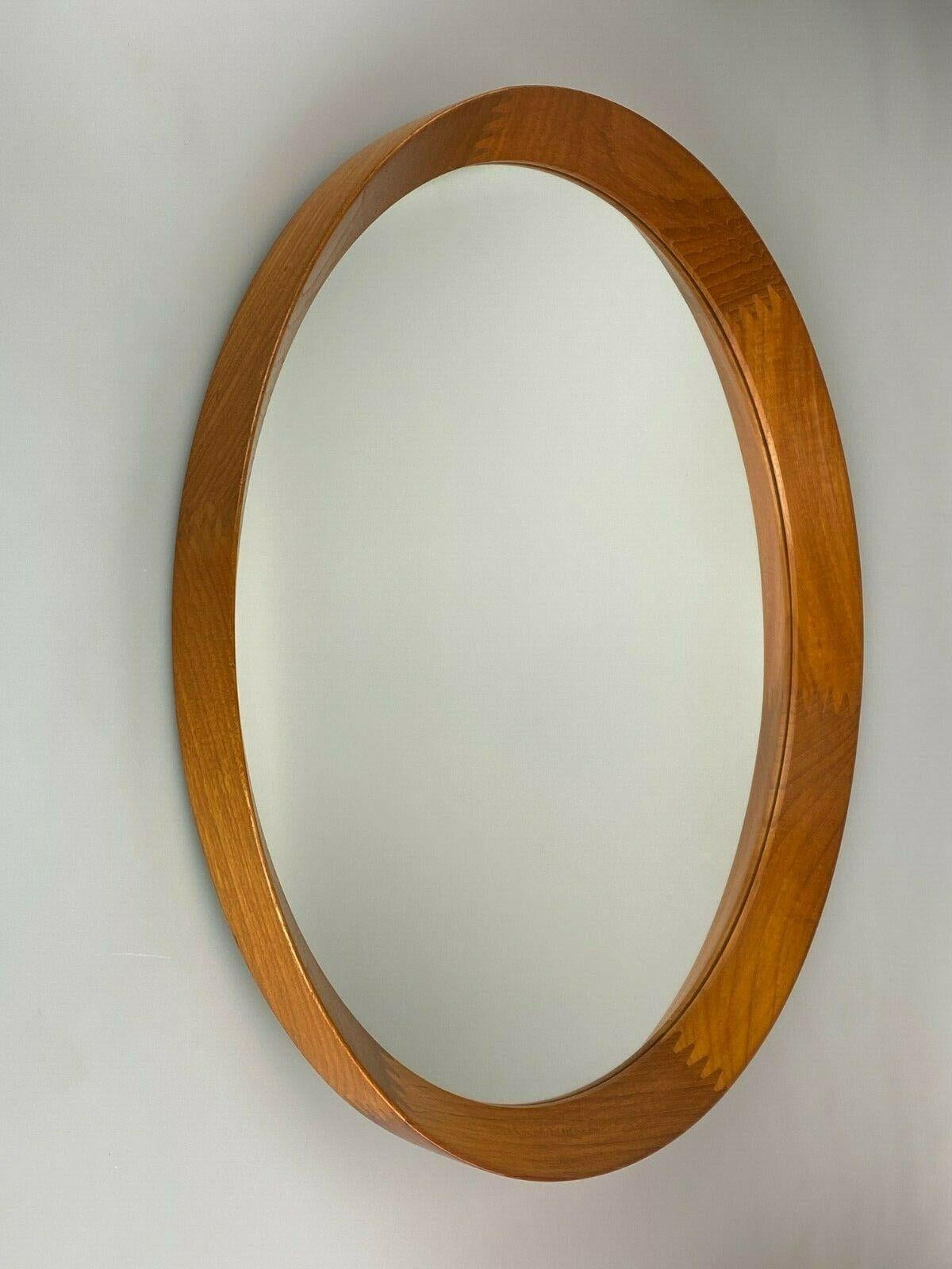 60s 70s Teak Mirror Wall Mirror Pedersen & Hansen Viby J. 60s

Object: wall mirror

Manufacturer: Viby

Condition: good

Age: around 1960-1970

Dimensions:

Diameter = 59.5cm
Height = 4.5cm

Other notes:

The pictures serve as part