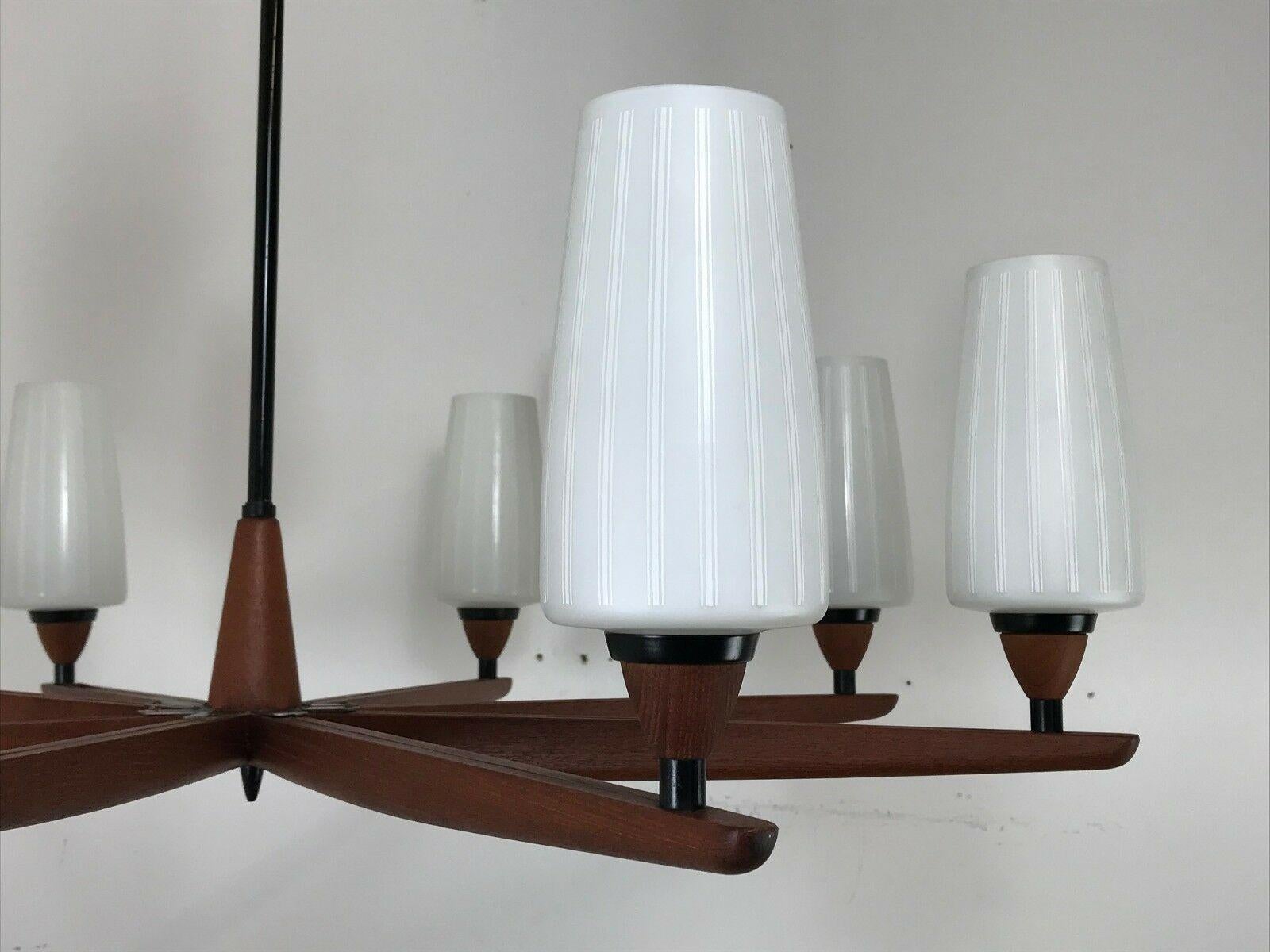 60s 70s Lampe pendante en teck Chandelier Uno & Osten Kristiansson pour Luxus Bon état - En vente à Neuenkirchen, NI