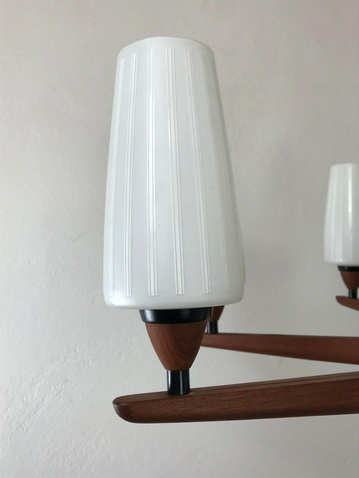 60s 70s Lampe pendante en teck Chandelier Uno & Osten Kristiansson pour Luxus en vente 2