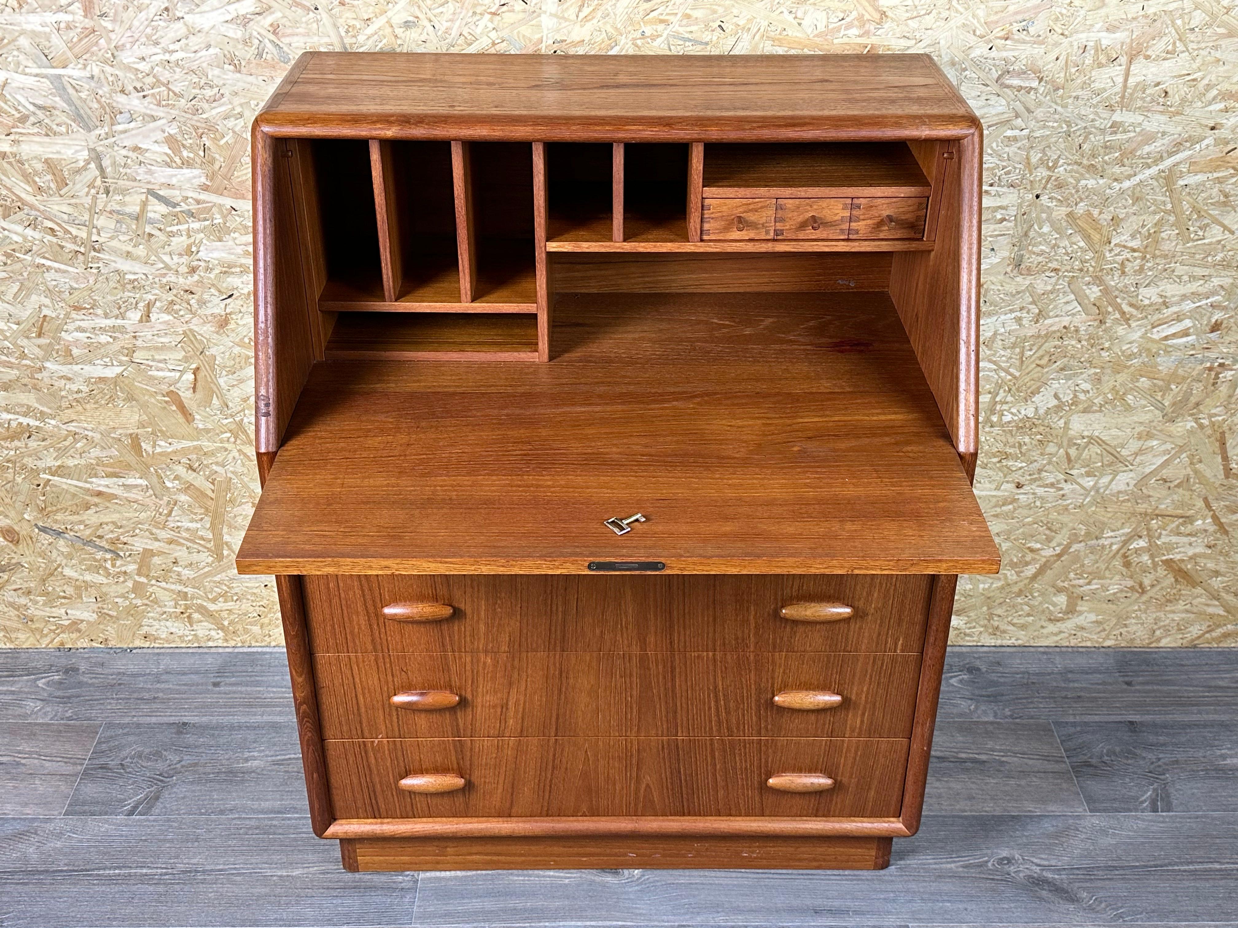 60s 70s teck secrétaire commode Danish Modern by Dyrlund Denmark en vente 5