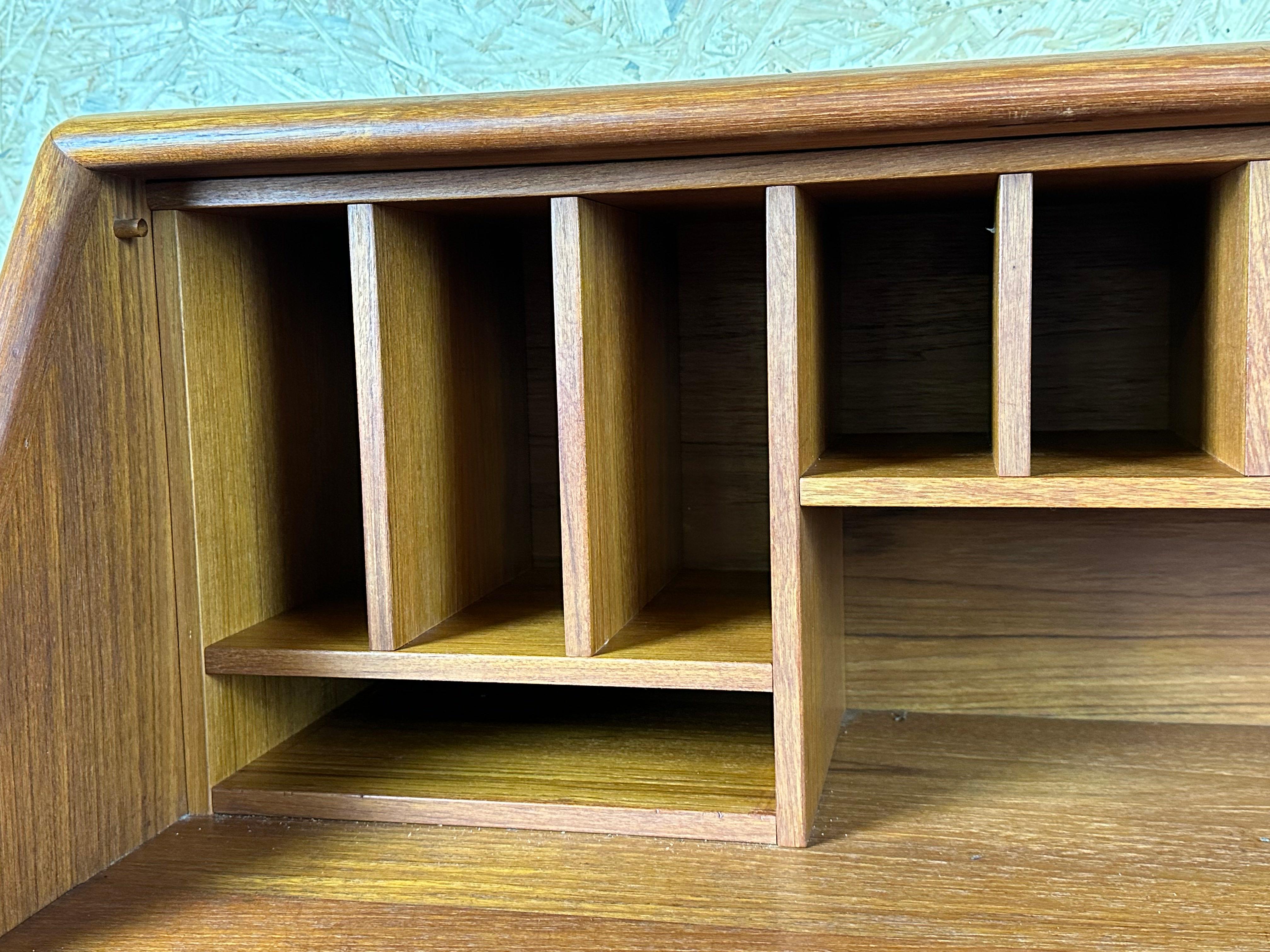 60s 70s teck secrétaire commode Danish Modern by Dyrlund Denmark en vente 7