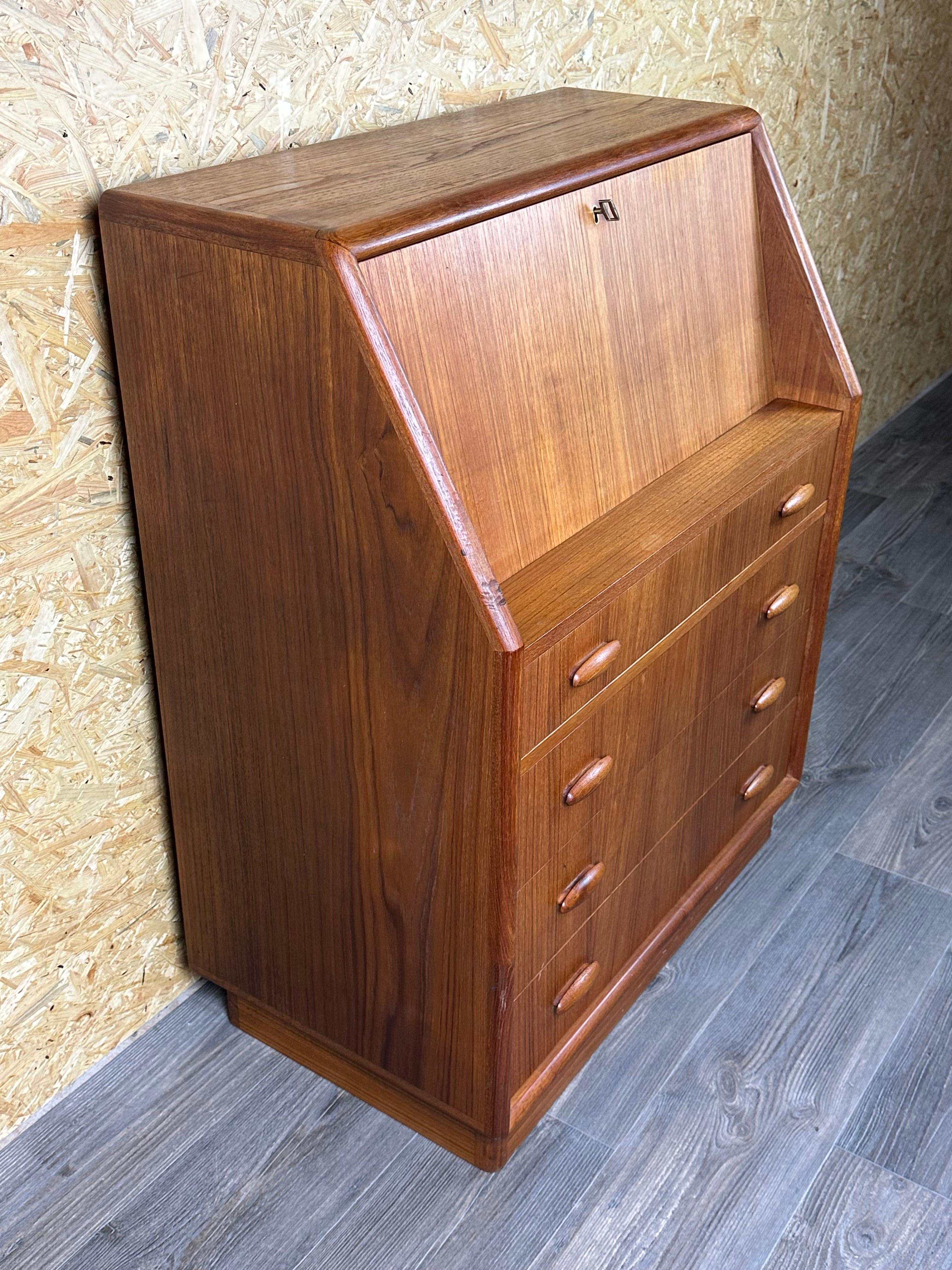 Milieu du XXe siècle 60s 70s teck secrétaire commode Danish Modern by Dyrlund Denmark en vente