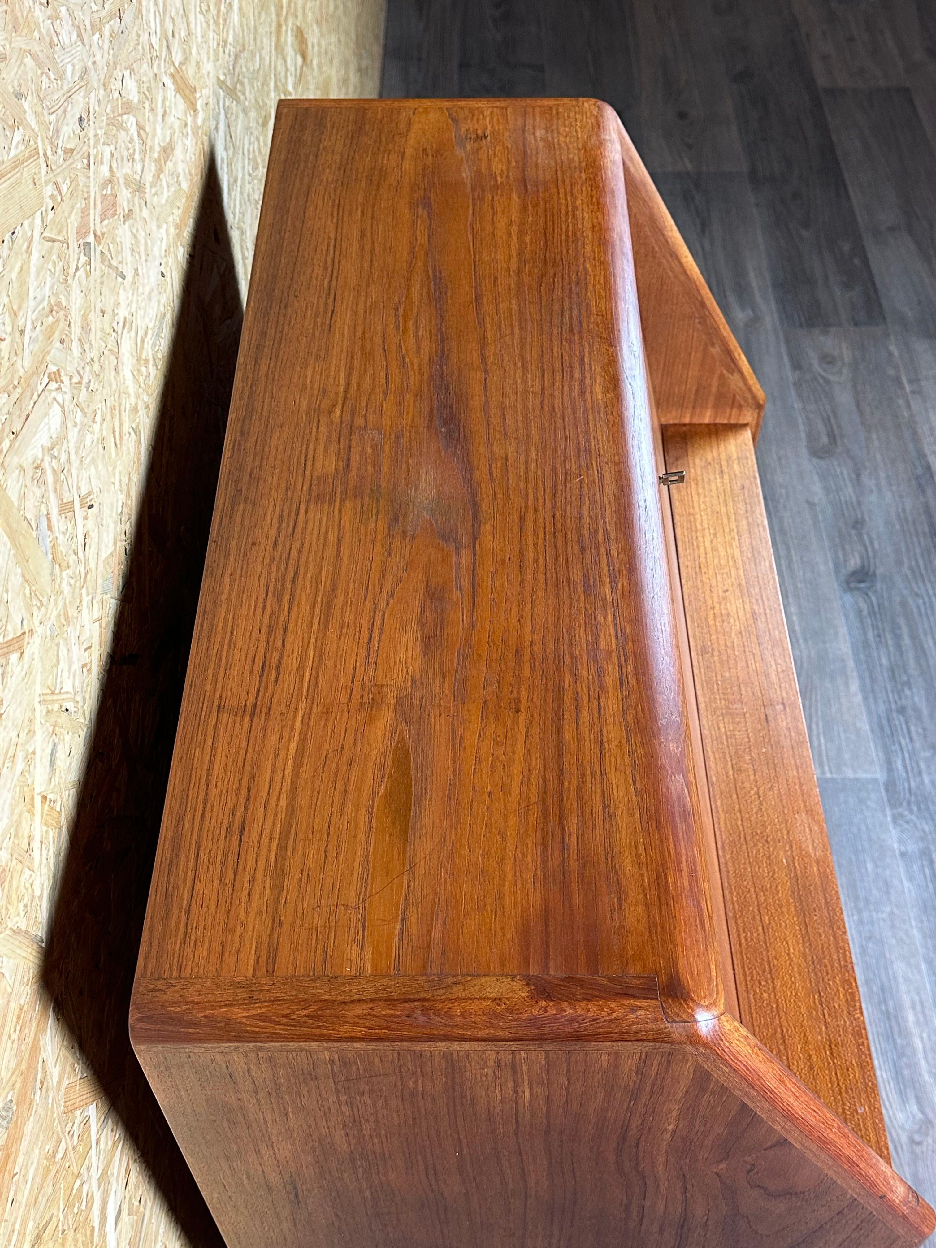 Teck 60s 70s teck secrétaire commode Danish Modern by Dyrlund Denmark en vente