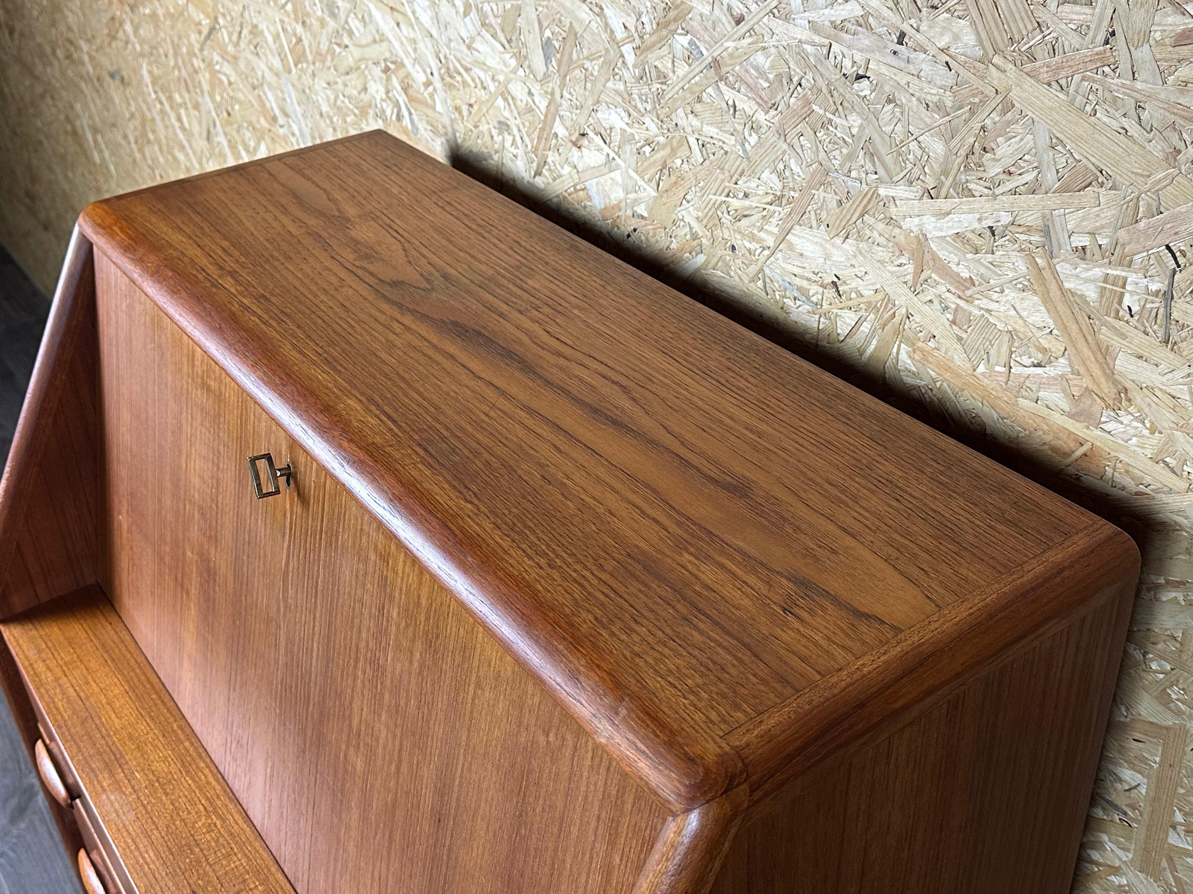 60s 70s teck secrétaire commode Danish Modern by Dyrlund Denmark en vente 1