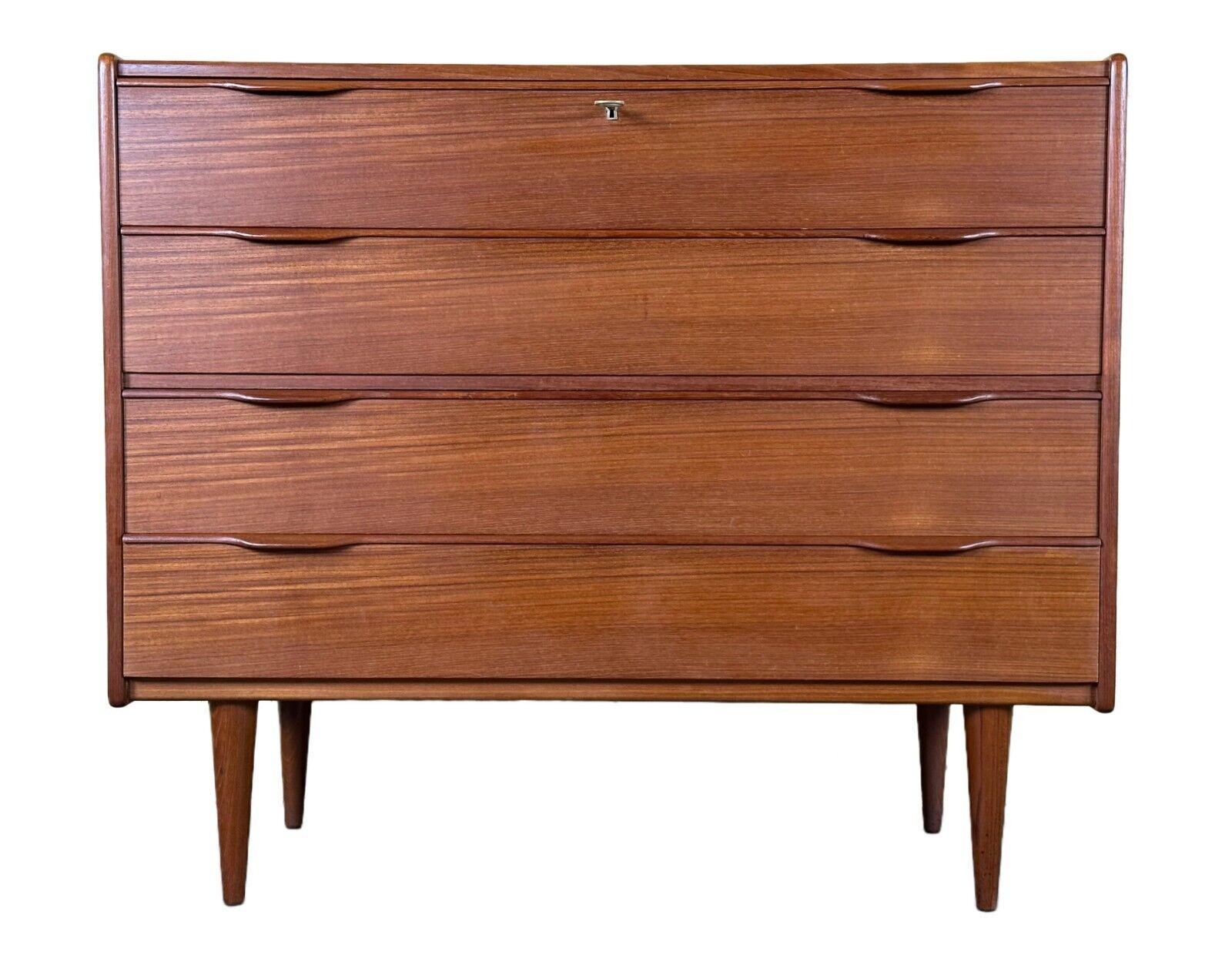 60s 70s teak sideboard chest of drawers cabinet Danish Modern Design Denmark

Object: sideboard

Manufacturer:

Condition: good - vintage

Age: around 1960-1970

Dimensions:

Width = 100cm
Depth = 43cm
Height = 86cm

Material: teak

Other