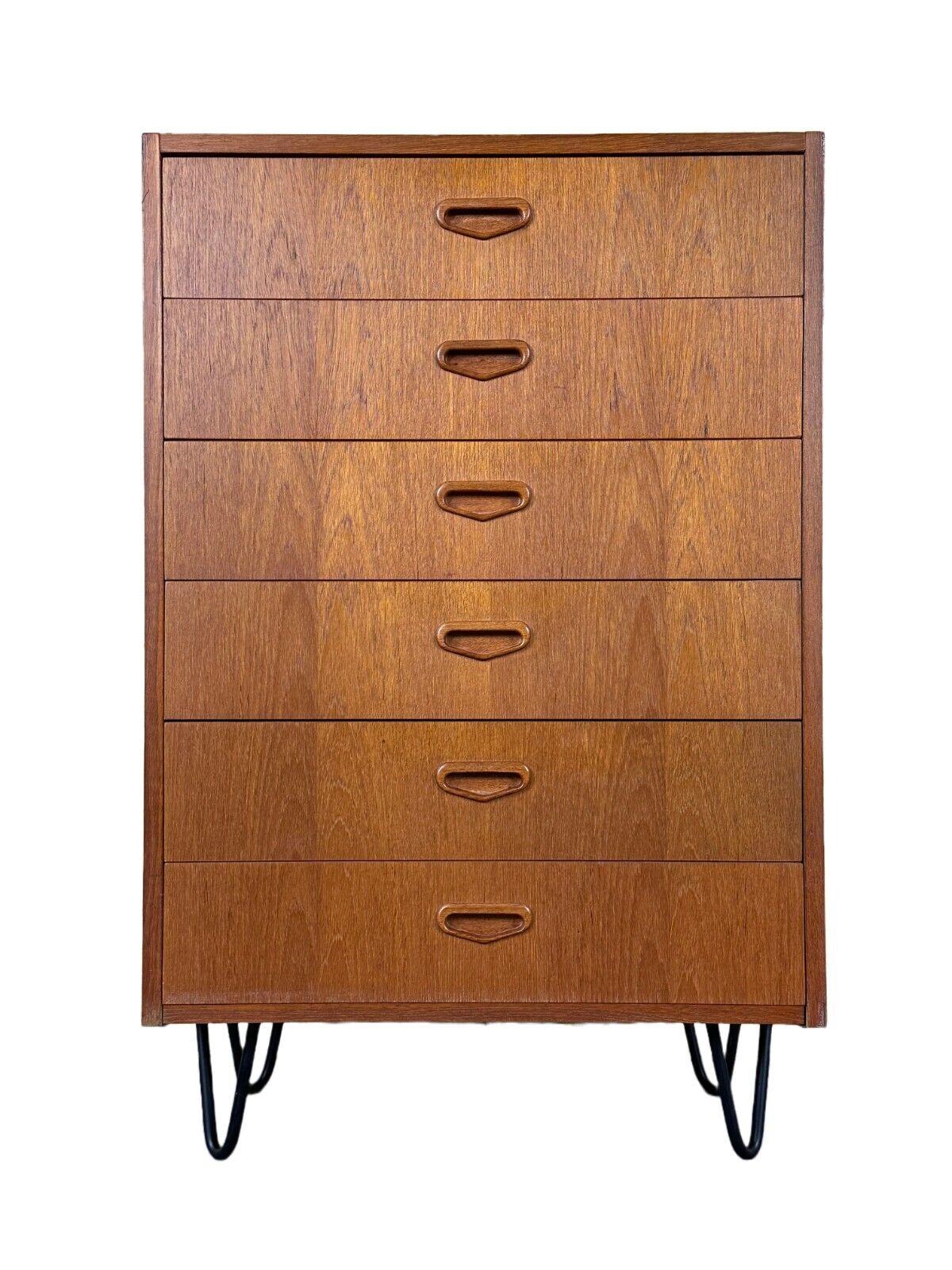 60s 70s teak sideboard chest of drawers cabinet Danish Modern Design Denmark

Object: sideboard

Manufacturer:

Condition: good - vintage

Age: around 1960-1970

Dimensions:

Width = 60cm
Depth = 33cm
Height = 92.5cm

Material: teak, metal

Other