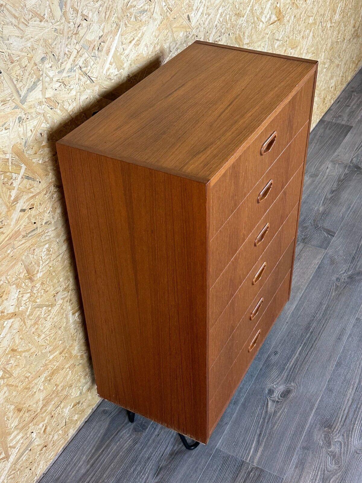 60s 70s teak sideboard chest of drawers cabinet Danish Modern Design Denmark In Good Condition In Neuenkirchen, NI