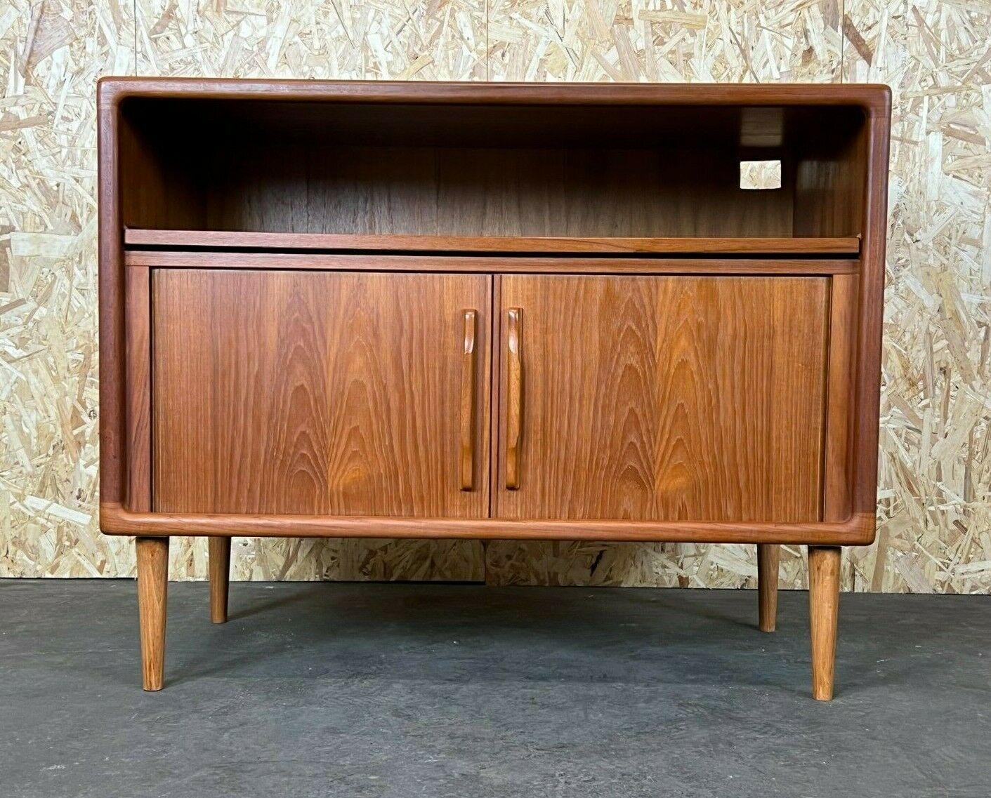 60s 70s teak sideboard Credenza cabinet Danish Modern Design Denmark 70s (05)

Object: sideboard

Manufacturer:

Condition: good

Age: around 1960-1970

Dimensions:

99.5cm x 55.5cm x 79.5cm

Other notes:

The pictures serve as part