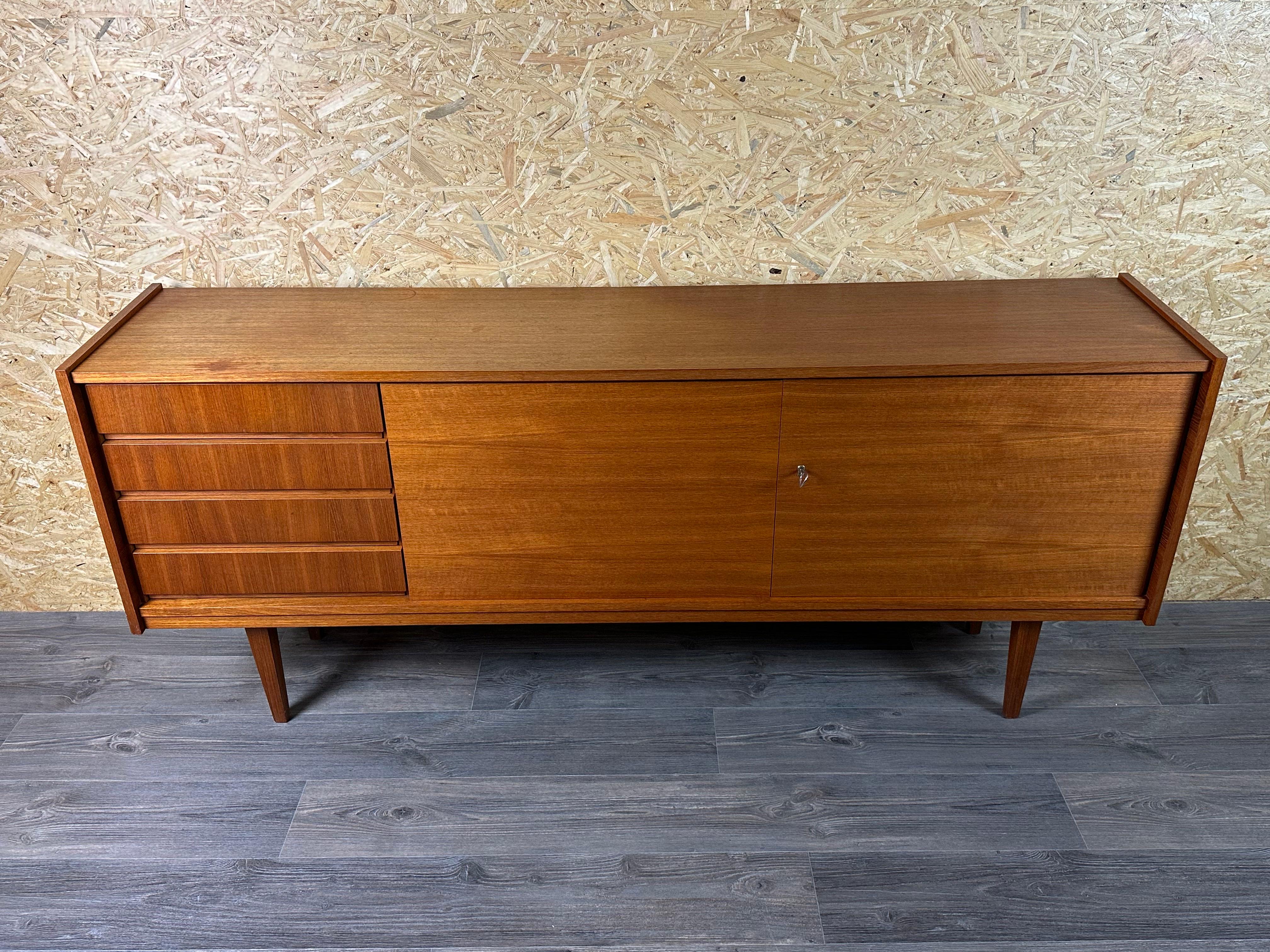 60s 70s Aparador de Teca Armario Credenza Diseño Moderno Danés Dinamarca 70s Alemán en venta