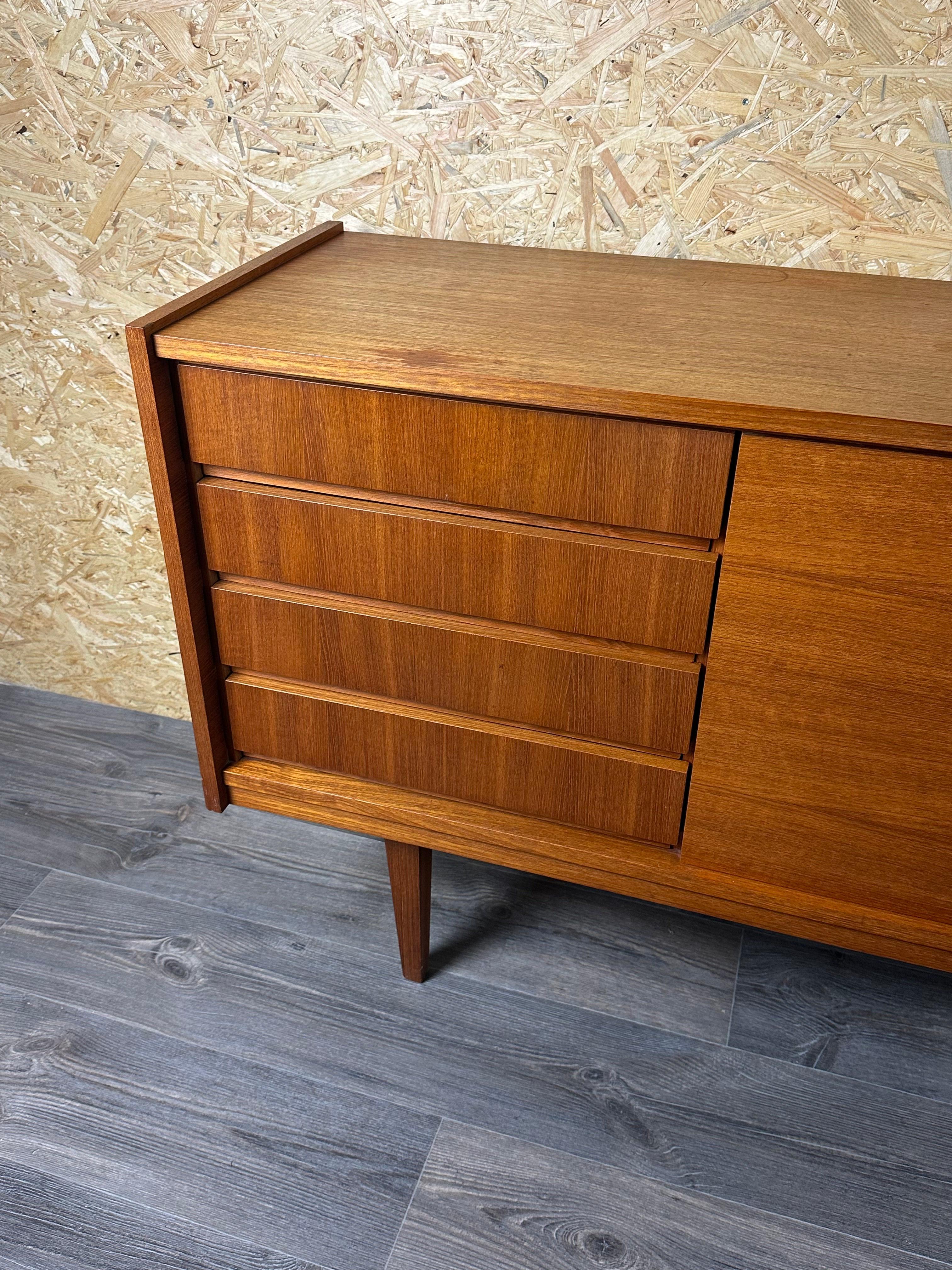 60s 70s Aparador de Teca Armario Credenza Diseño Moderno Danés Dinamarca 70s en Bueno estado para la venta en Neuenkirchen, NI