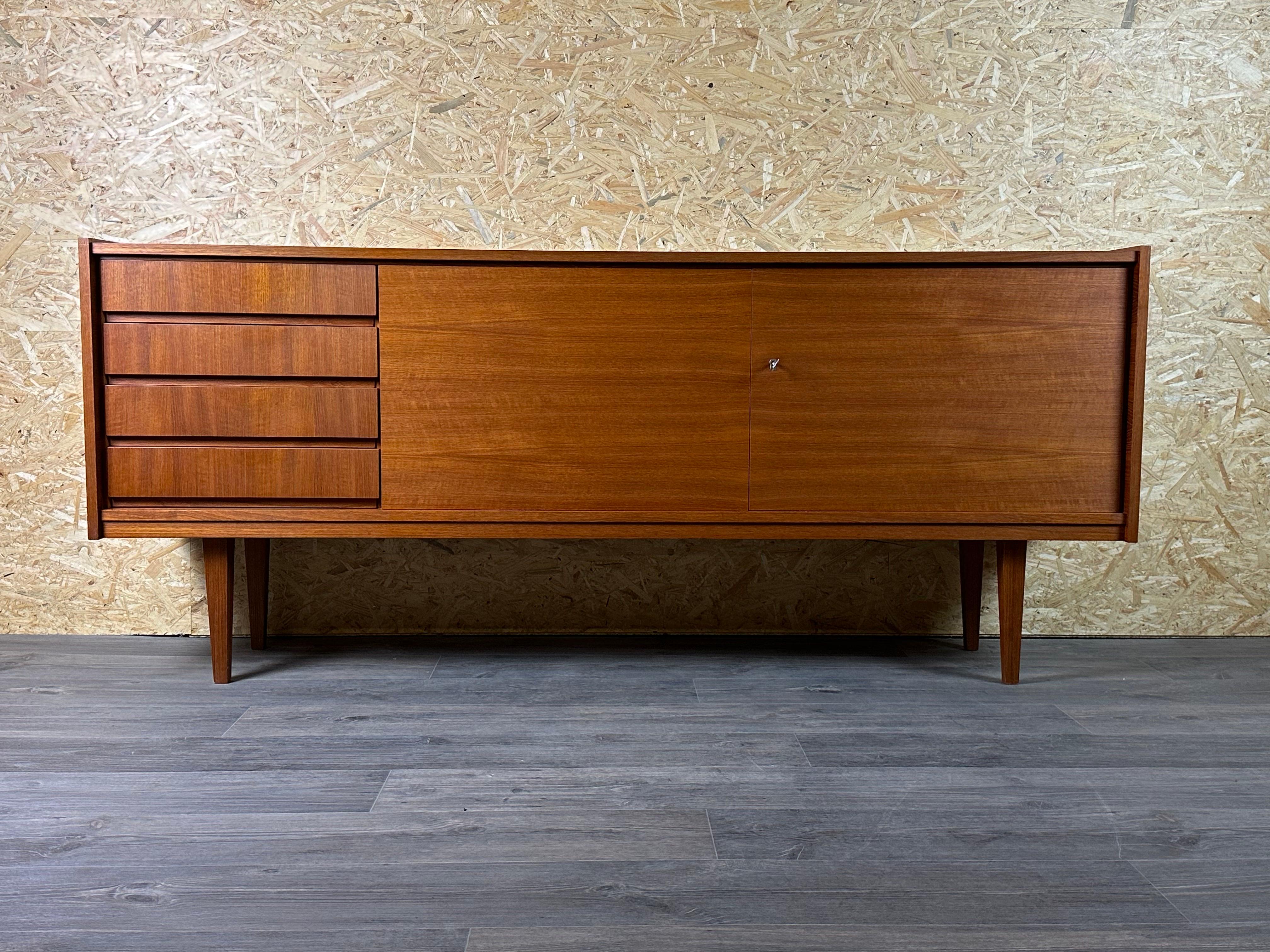 60s 70s Aparador de Teca Armario Credenza Diseño Moderno Danés Dinamarca 70s en venta 2