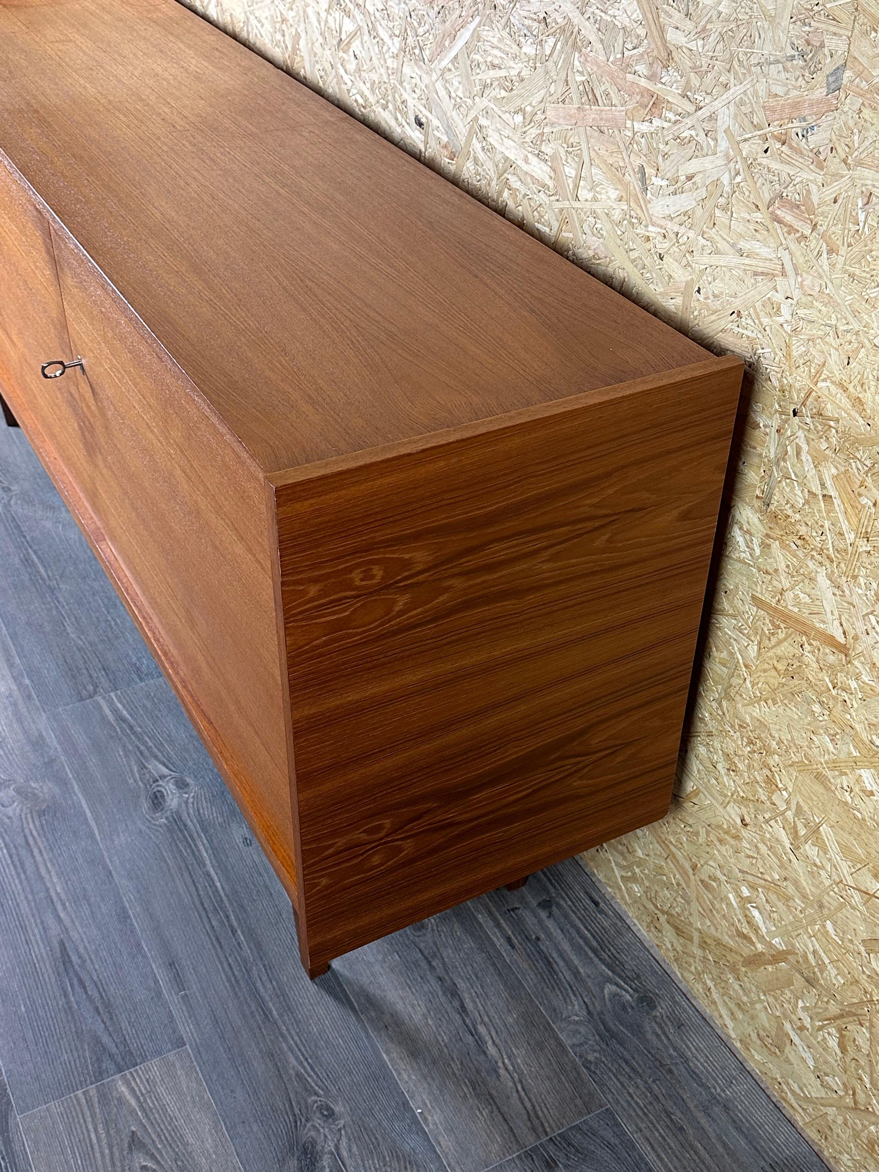 60s 70s Aparador de Teca Armario Credenza Diseño Moderno Danés Dinamarca 70s en venta 4