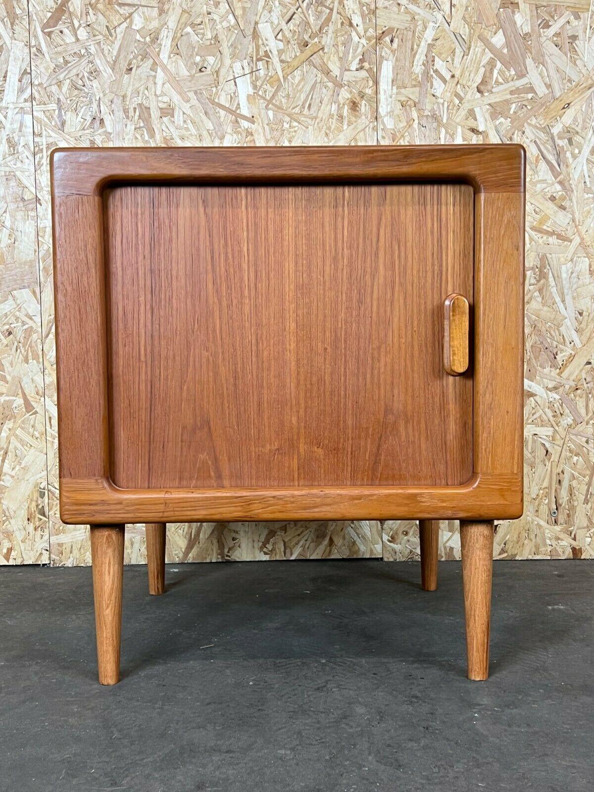 60s 70s teak sideboard Credenza cabinet Danish Modern Design Denmark 70s (15)

Object: sideboard

Manufacturer:

Condition: good

Age: around 1960-1970

Dimensions:

56cm x 50cm x 66cm

Other notes:

The pictures serve as part of the