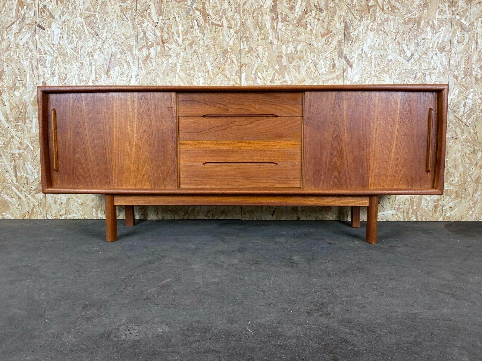 60s 70s teak sideboard Credenza H.P Hansen Danish Design Denmark 60s 70s

Object: sideboard

Manufacturer: HP Hansen

Condition: good

Age: around 1960-1970

Dimensions:

200cm x 51cm x 80cm

Other notes:

The pictures serve as part