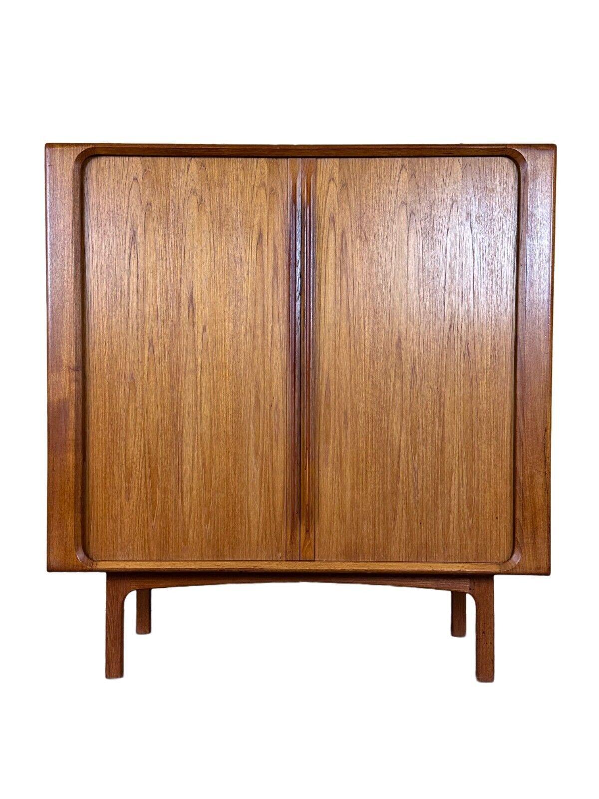 60s 70s teak sideboard highboard Bernhard Pedersen & Son Danish Design

Object: sideboard

Manufacturer: BPS

Condition: good

Age: around 1960-1970

Dimensions:

Width = 120.5cm
Depth = 48.5cm
Height = 129cm

Other notes:

The pictures serve as