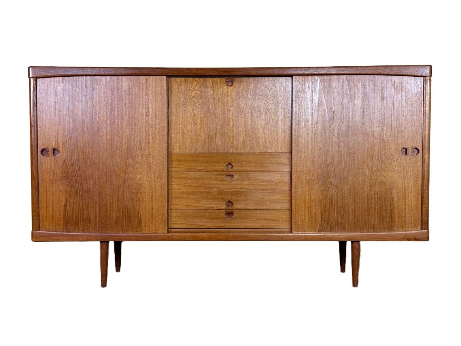 60s 70s teak sideboard highboard H.W. Klein Bramin Danish Modern Design

Object: sideboard

Manufacturer: Bramin

Condition: good

Age: around 1960-1970

Dimensions:

Width = 225cm
Depth = 44.5cm
Height = 125cm

Other notes:

The pictures serve as