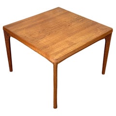 Table basse table d'appoint en teck design Henning Kjaernulf, années 60/70