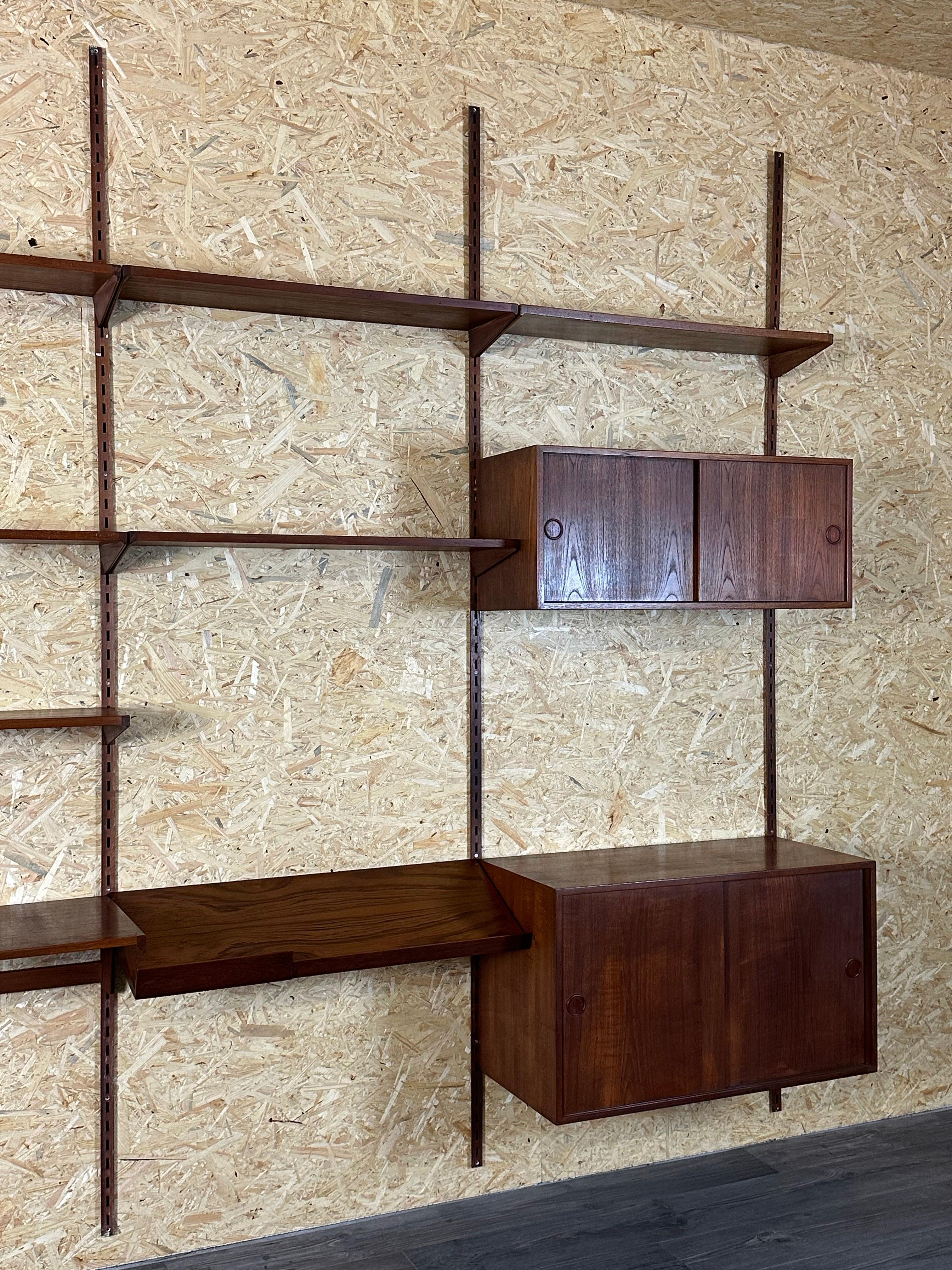 Scaffale da parete in teak anni '60/'70 Wall Unit Kai Kristiansen per FM Møbler Danimarca In condizioni buone in vendita a Neuenkirchen, NI