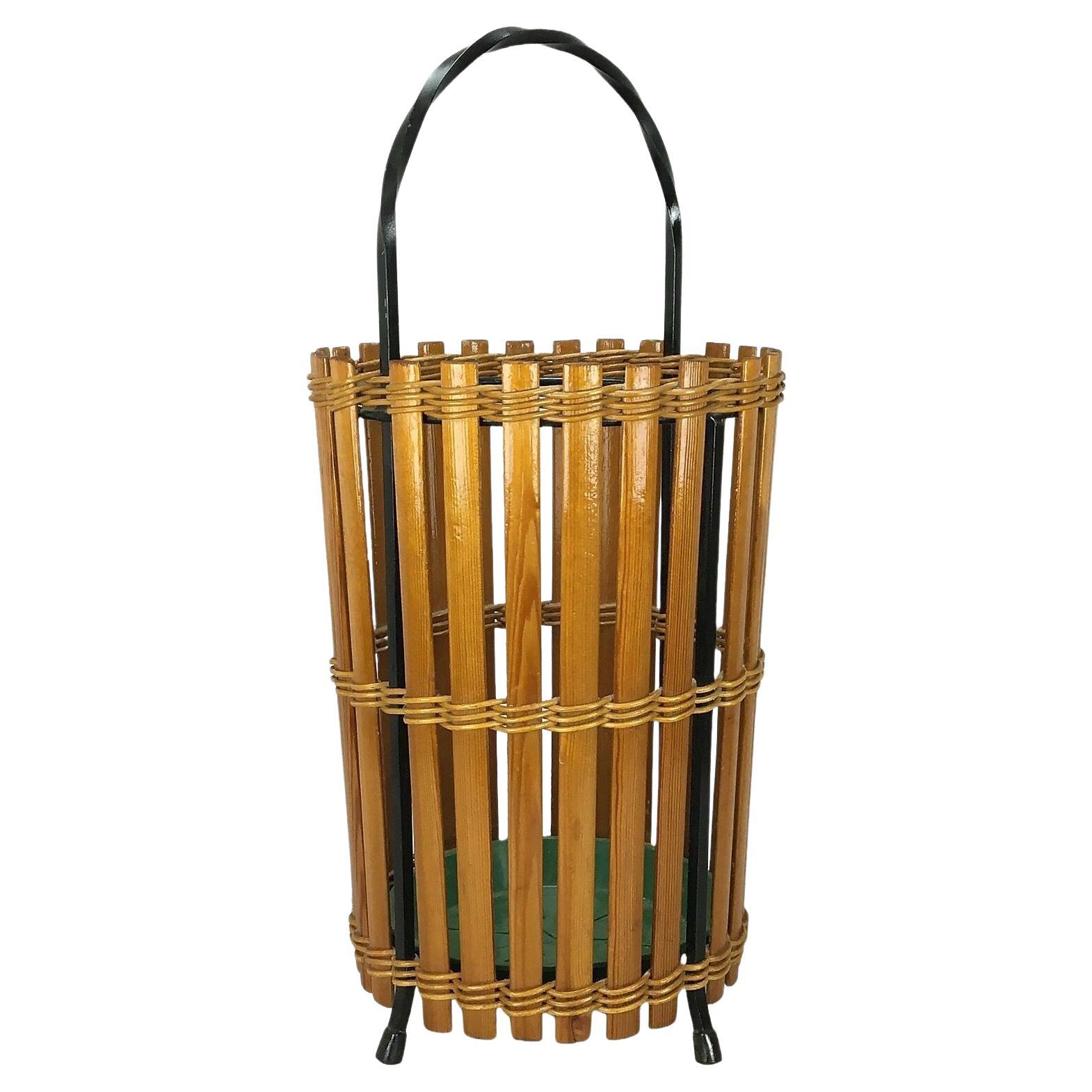 Porte-parapluies en bois et métal design mi-siècle moderne, années 60 70 en vente