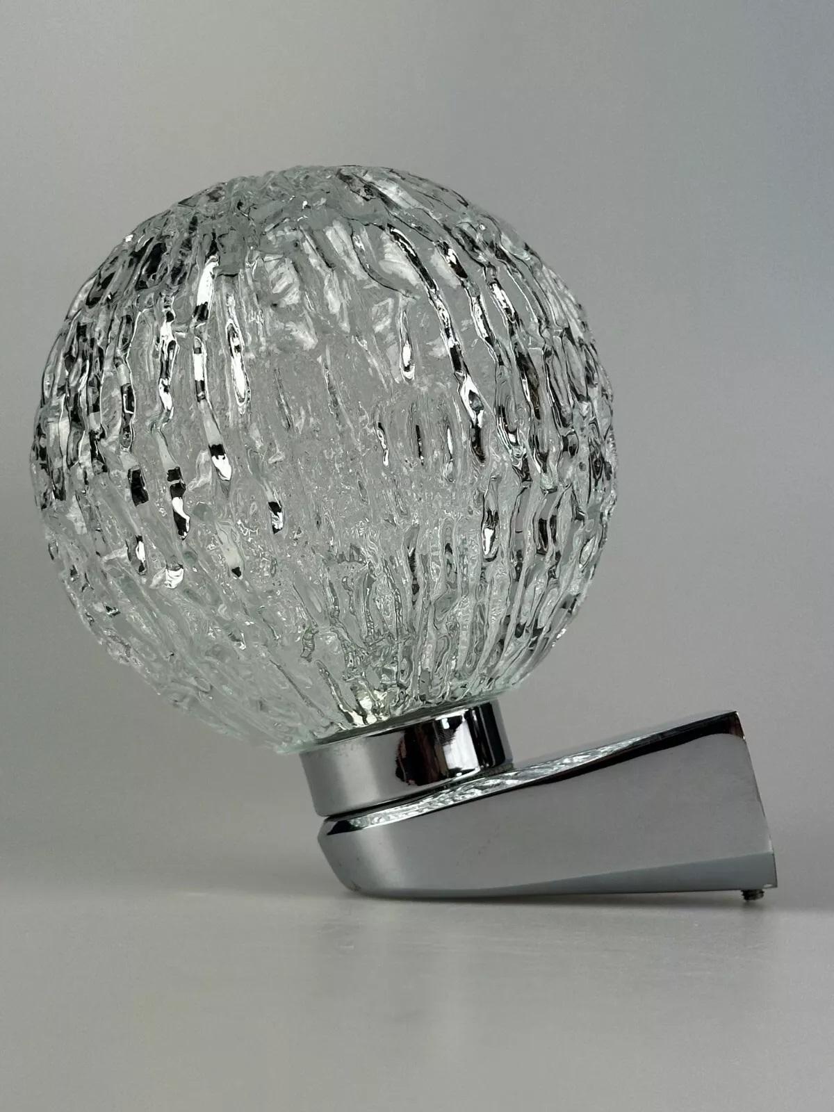 Lampada da parete anni '60-'70 a sfera in metallo, cromo e vetro design Space/One in vendita 4