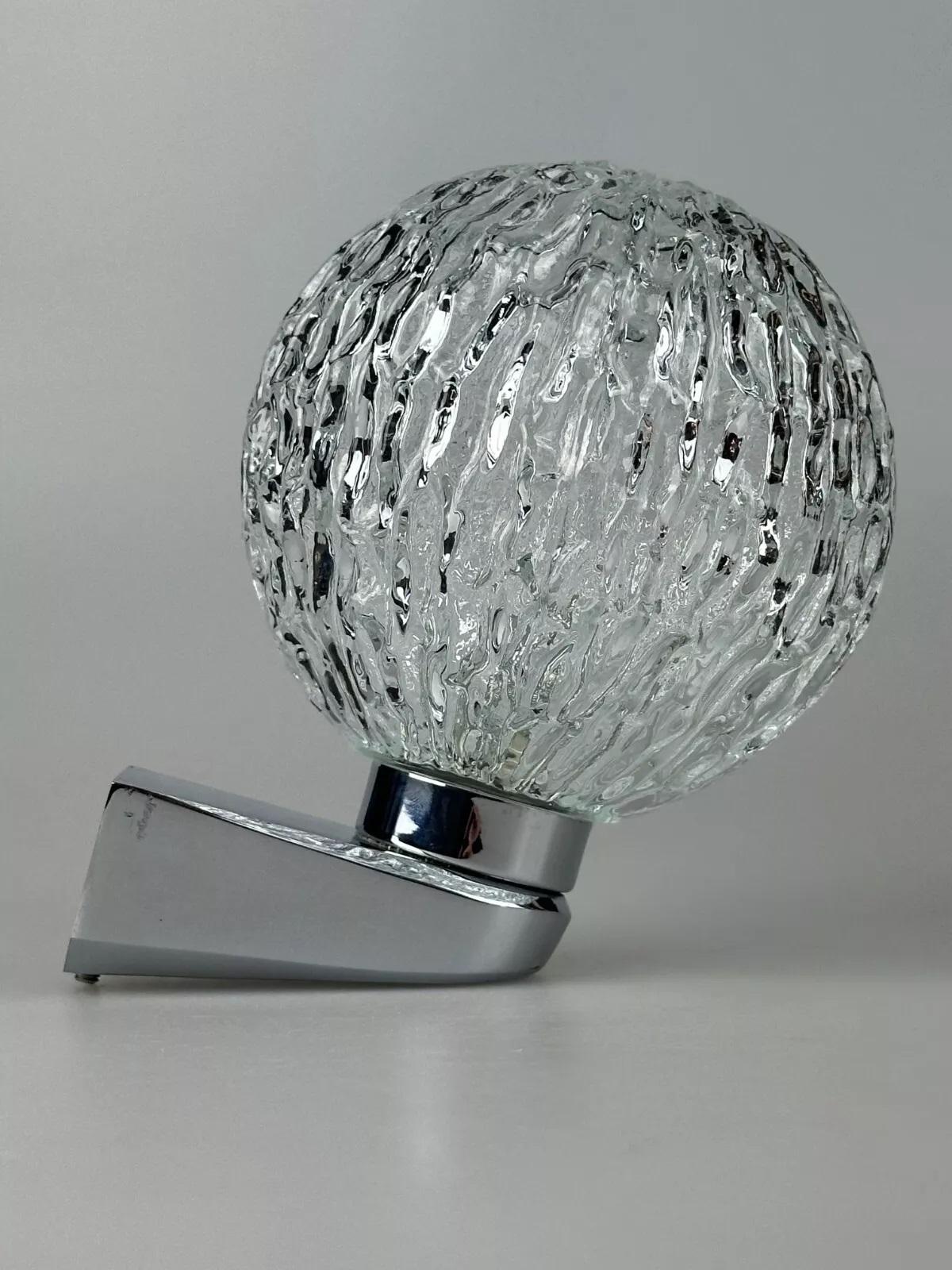 Tedesco Lampada da parete anni '60-'70 a sfera in metallo, cromo e vetro design Space/One in vendita