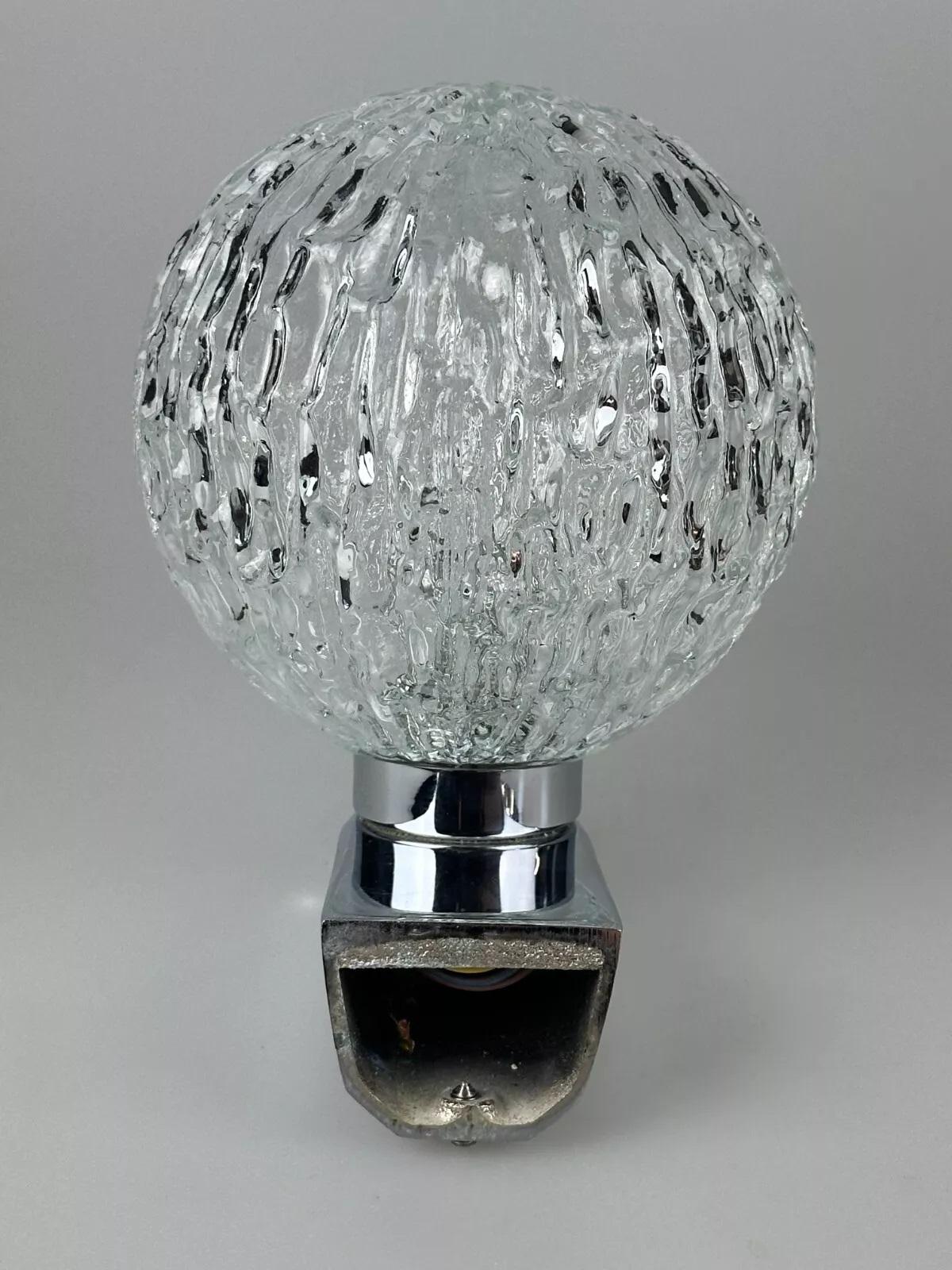 Lampada da parete anni '60-'70 a sfera in metallo, cromo e vetro design Space/One in vendita 2