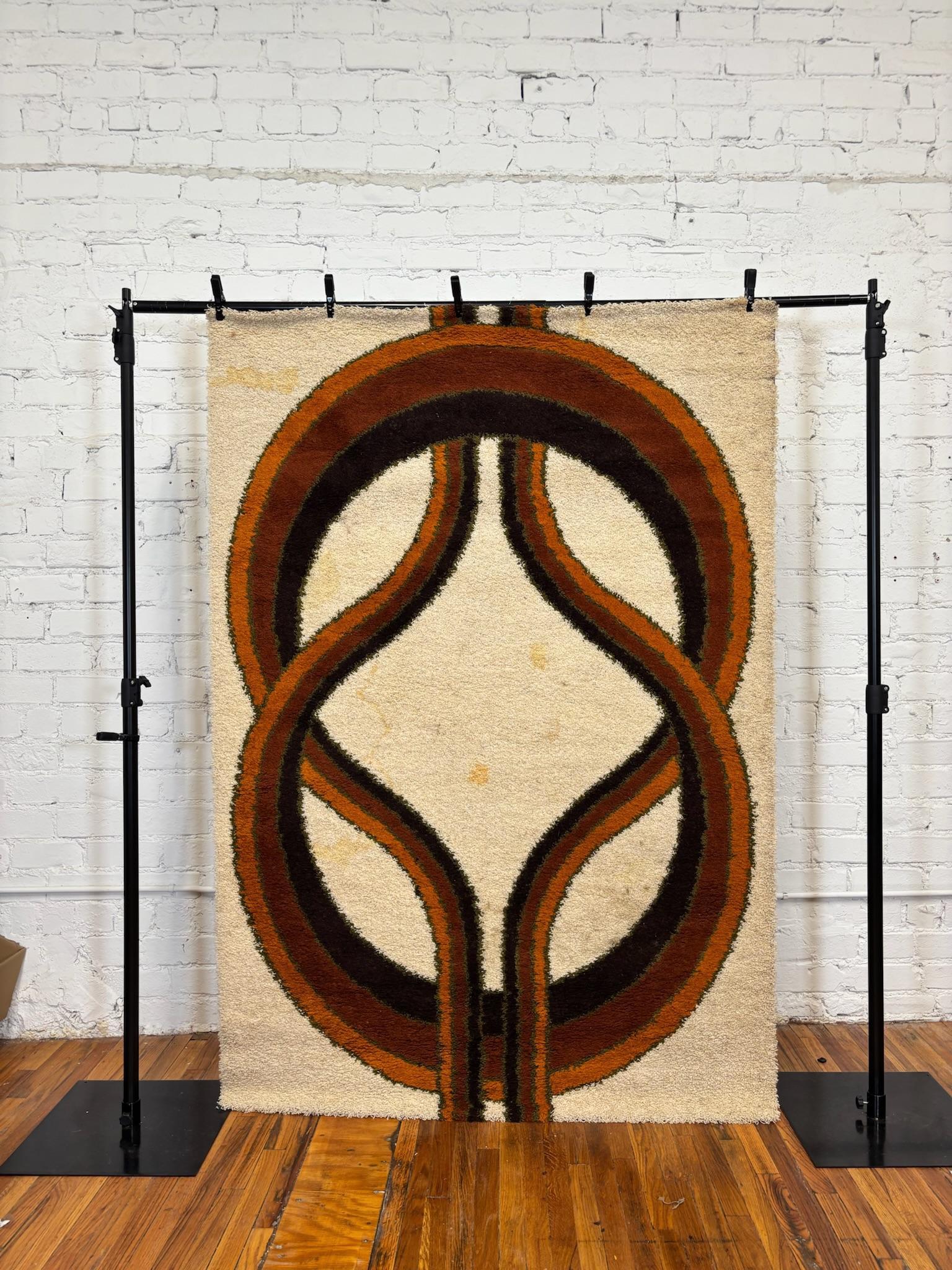 Da una collezione pazzesca che è stata conservata per decenni!
Tappeti vintage anni '60/'70 tutti nuovi e non usati!

Tappeto Rya WALLY'S a righe arancioni e marroni

Creatore: Wally's

100% Autentico!!!



Condit: Nuovo, condizioni vintage non