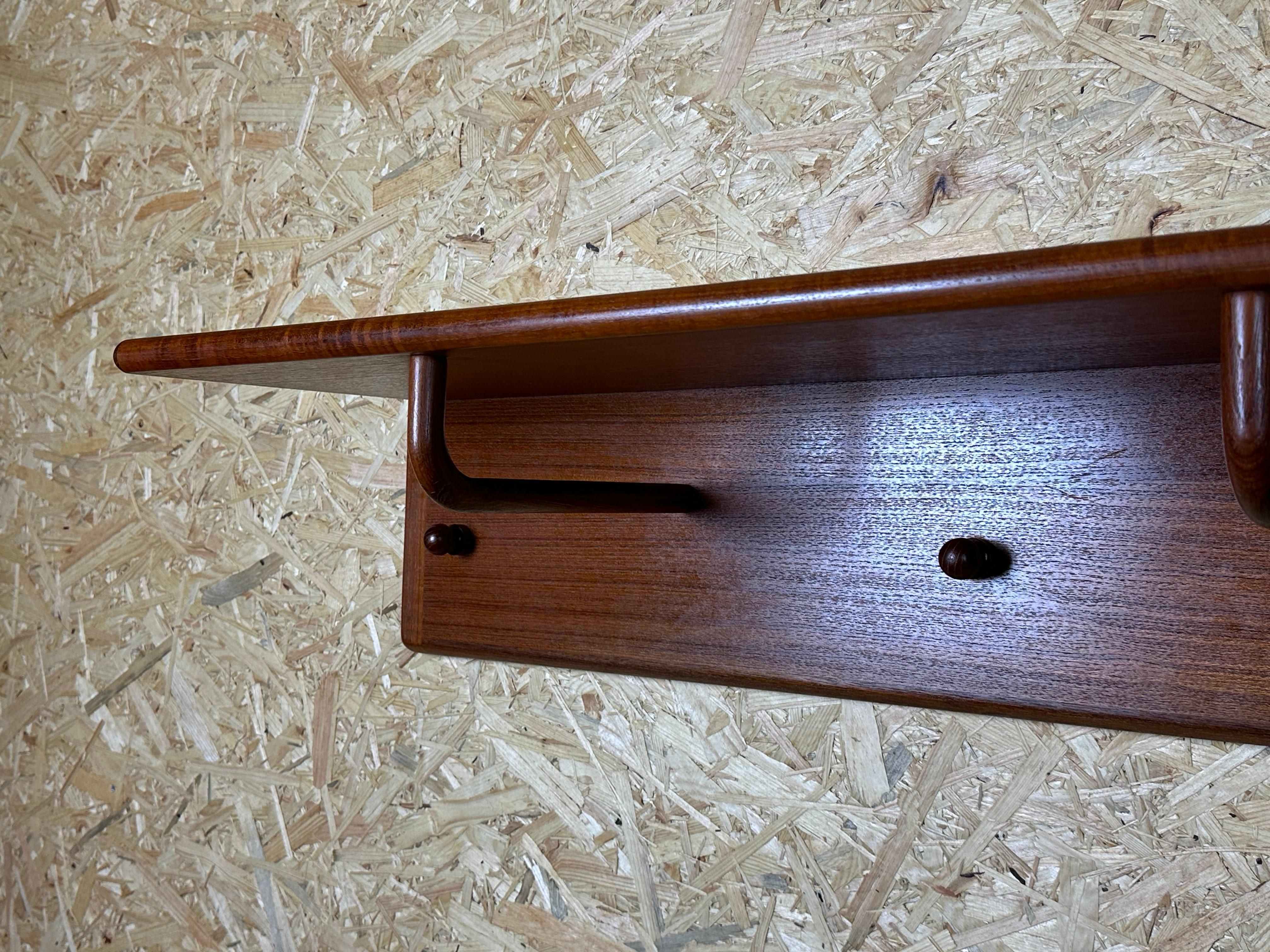 Teak Armadio a muro anni '60-'70 in teak di Vildbjerg Møbelfabrik Danimarca in vendita