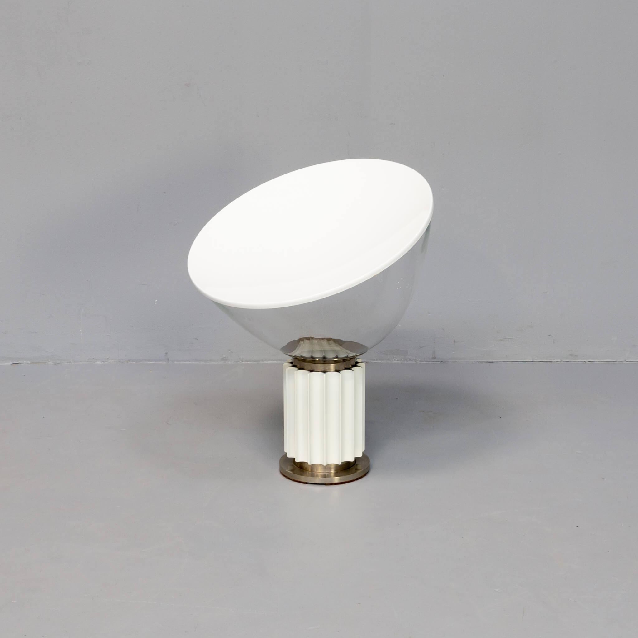 Mid-Century Modern 60s Achille & Pier Giacomo Castiglioni 'Taccia' lampe de table pour Flos