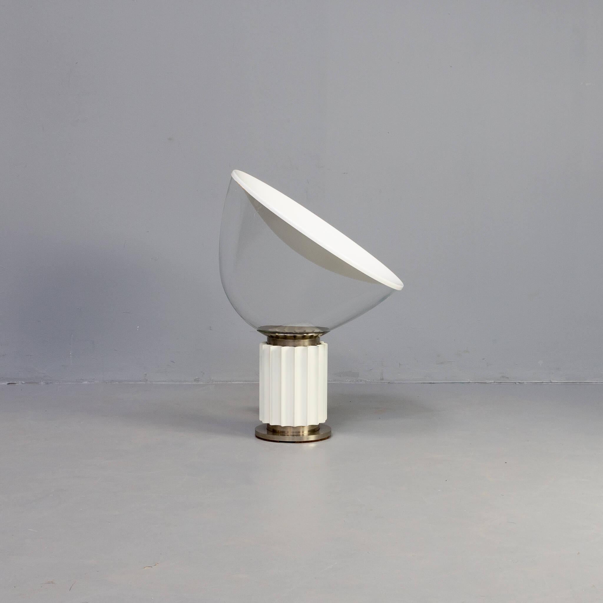 Métal 60s Achille & Pier Giacomo Castiglioni 'Taccia' lampe de table pour Flos