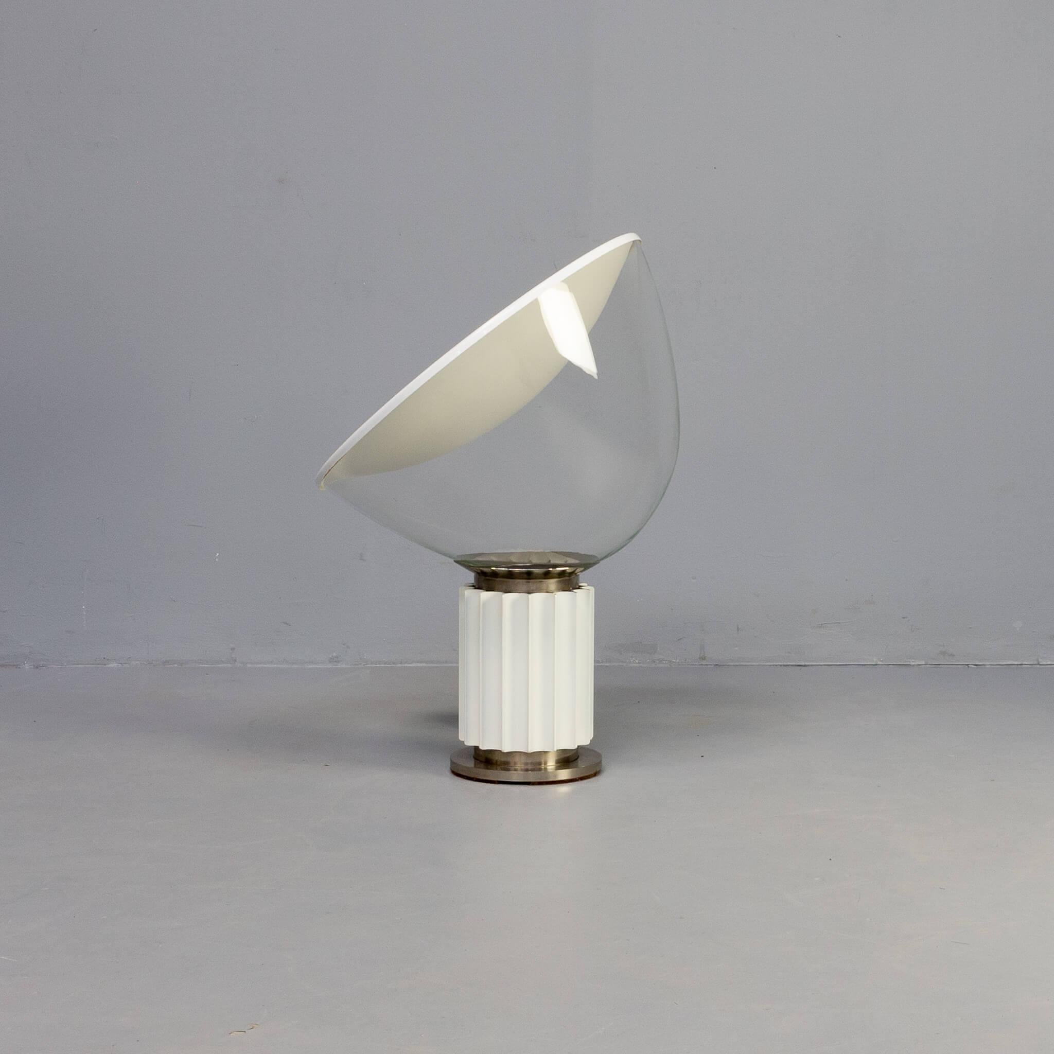 60s Achille & Pier Giacomo Castiglioni 'Taccia' lampe de table pour Flos 1