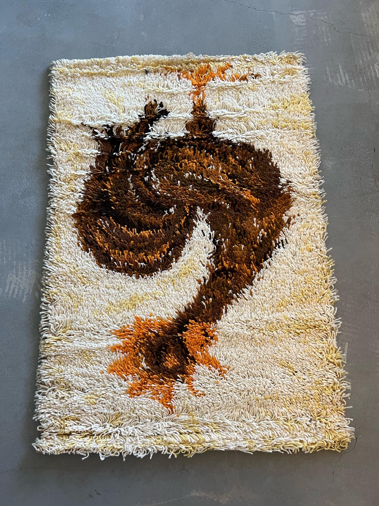 Tappeto AIDA Gallo di lana degli anni '60, inutilizzato, metà del secolo scorso, giallo crema, moderno. In condizioni ottime in vendita a Los Angeles, CA
