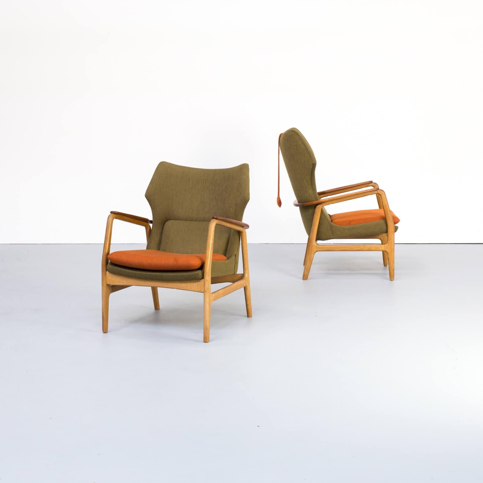 This well known timeless and breathless design is called “the Karen and Edith’ chair and is part of the ‘wingback’ collection manufactured by Bovenkamp in the 1960s. This set of two chairs is in very good condition consistent with age and use.
  