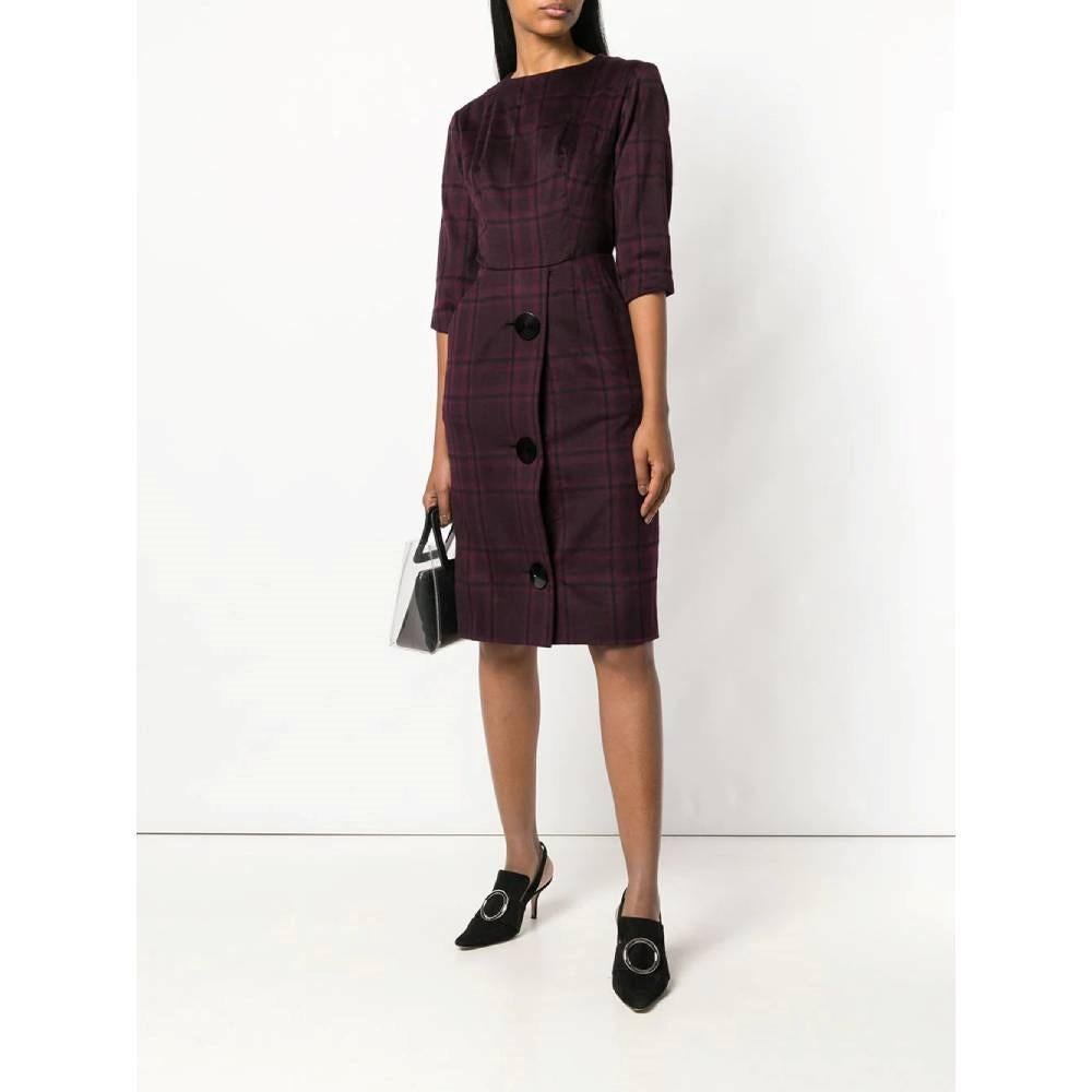 60s A.N.G.E.L.O. Vintage Cult bordeaux and black tartan pattern wool midi dress. Round neck, narrow waist and three-quarter sleeves. Two front pockets, rear zip fastening and slightly balloon bottom with three front buttons.

Size: 44 IT

Flat