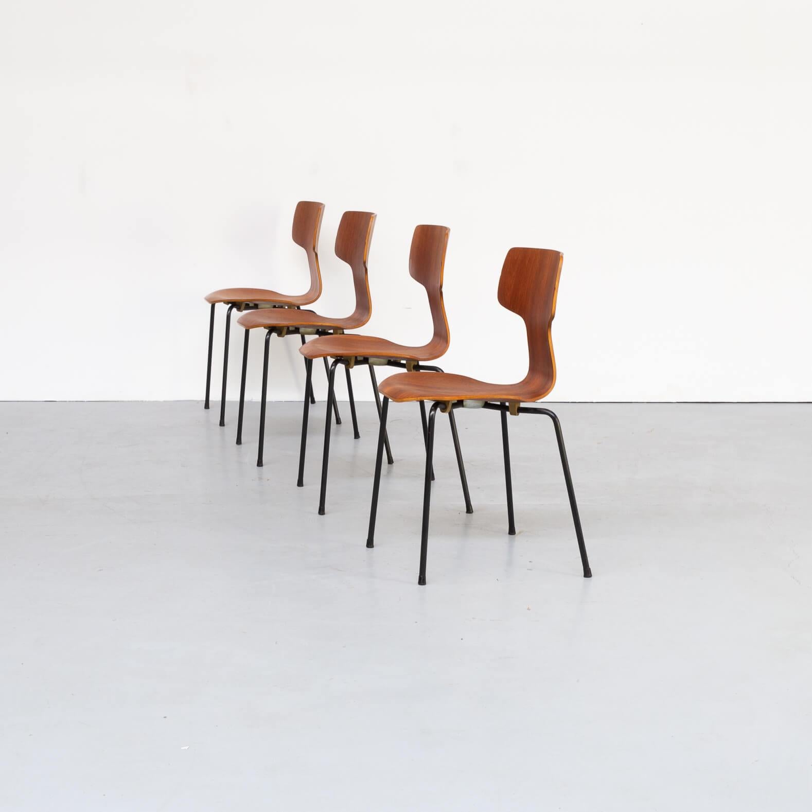 Very nice and rare 'Hammer / model 3103' dining chair in teak verneer plywood. This set has the black covered legs instead of the more common chrome legs. The chairs are marked on the bottom of the seating and in good condition.