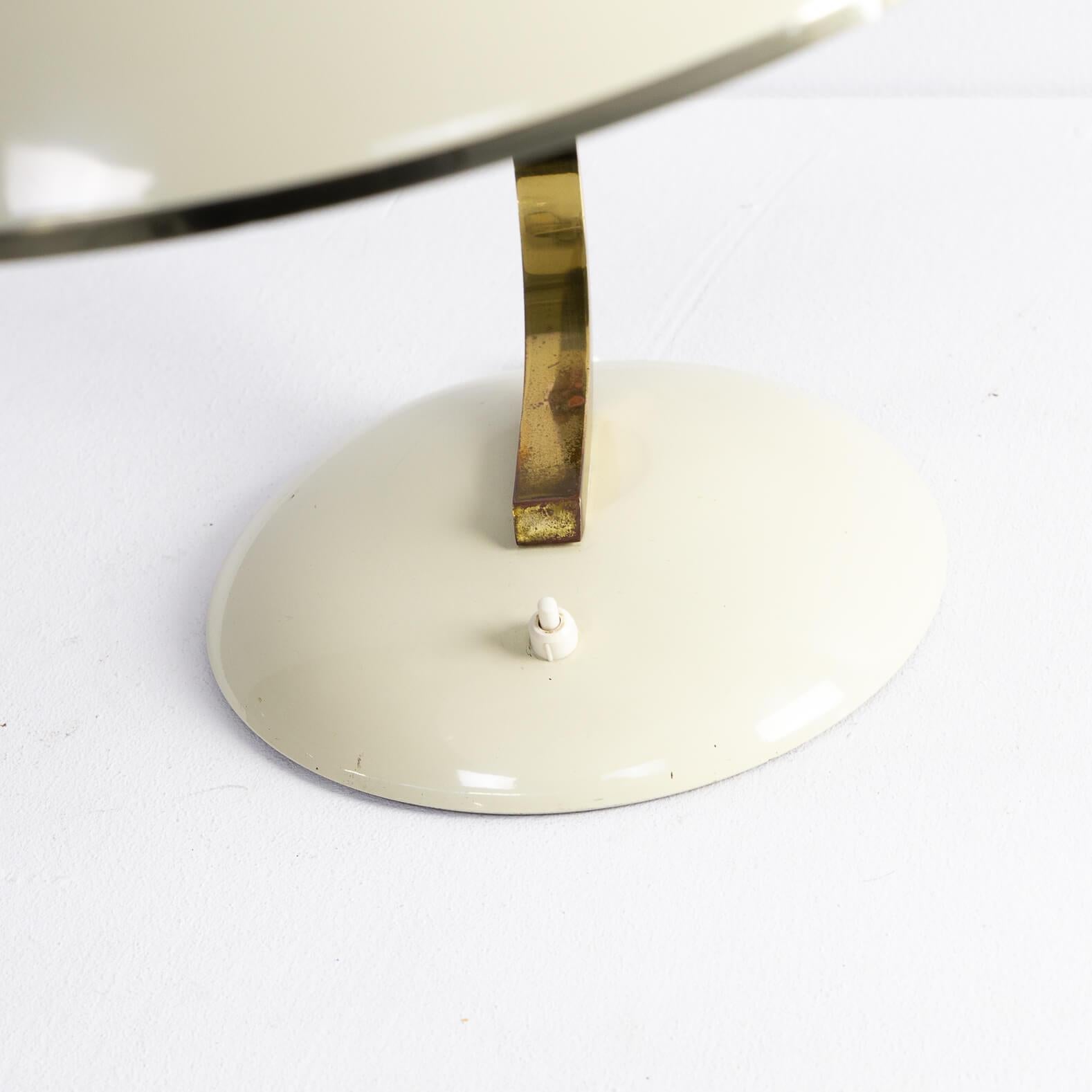 20th Century 1960s Brass and Cream Table Lamp in the Style of Stilnovo For Sale