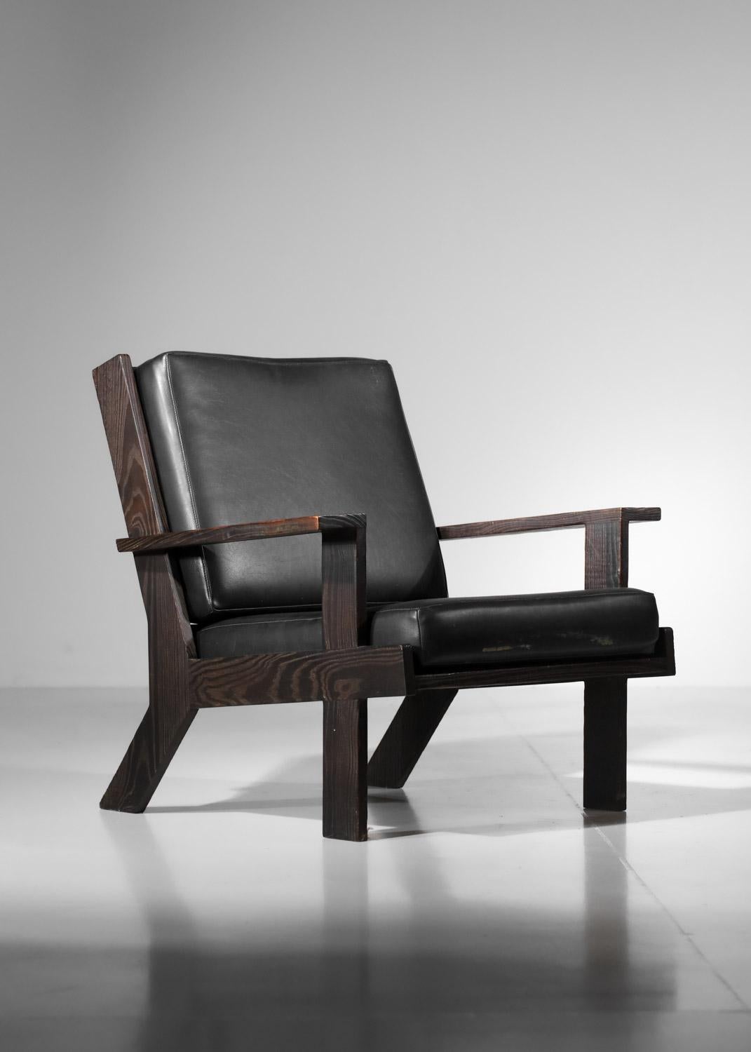 French armchair from the 60's published by Castro. Stained and brushed solid pine frame, black leather seat and back (original fabric). Sober, elegant lines in a Brutalist style. Very fine vintage condition, with traces of age and use (see photos). 
