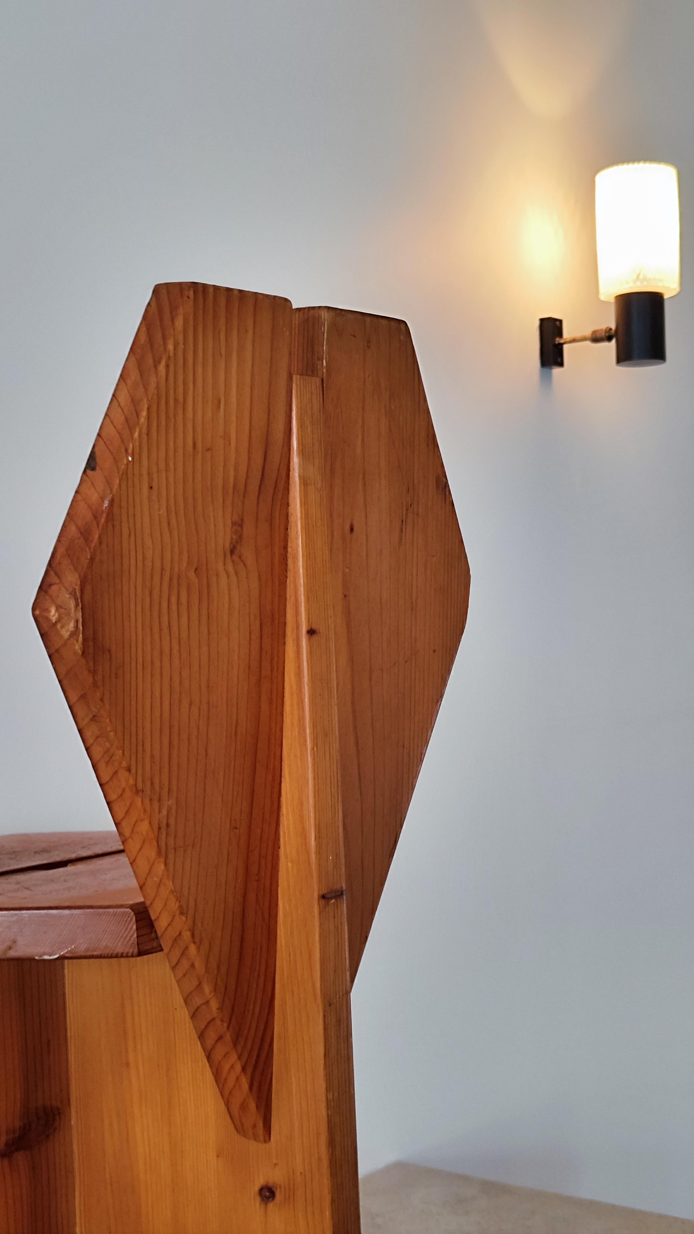 Chaise en pin brutaliste des années 60, France, Méribel - René Martin pour Charlotte Perriand 12
