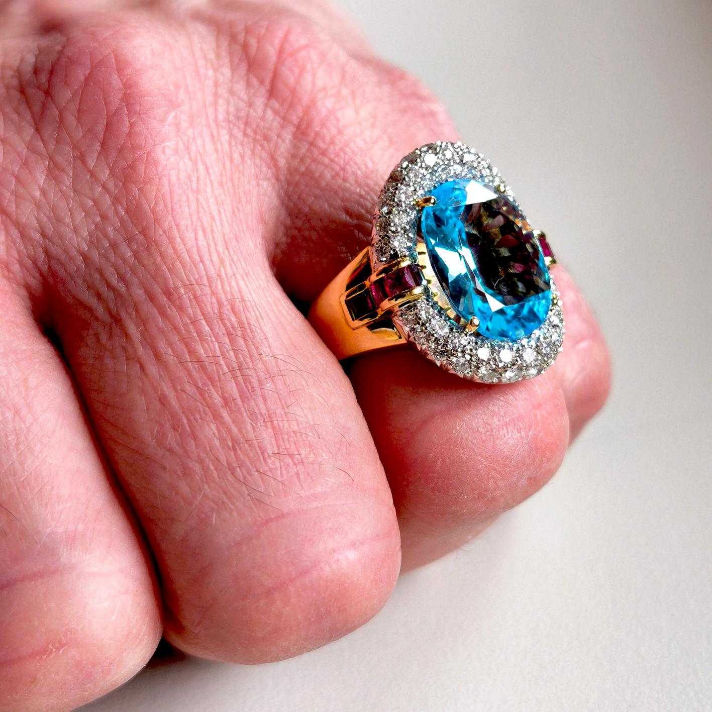 60er Jahre Bulgari Goldring mit blauem Topas, Diamanten und Rubinen im Angebot 5