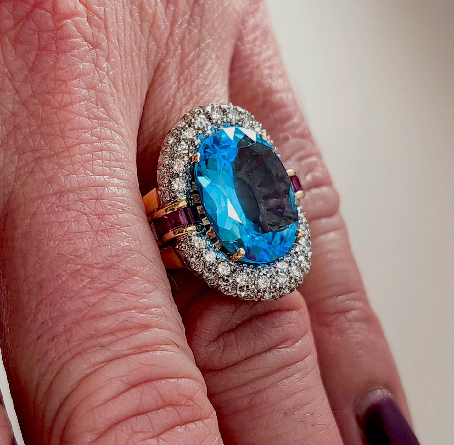 60er Jahre Bulgari Goldring mit blauem Topas, Diamanten und Rubinen im Angebot 6